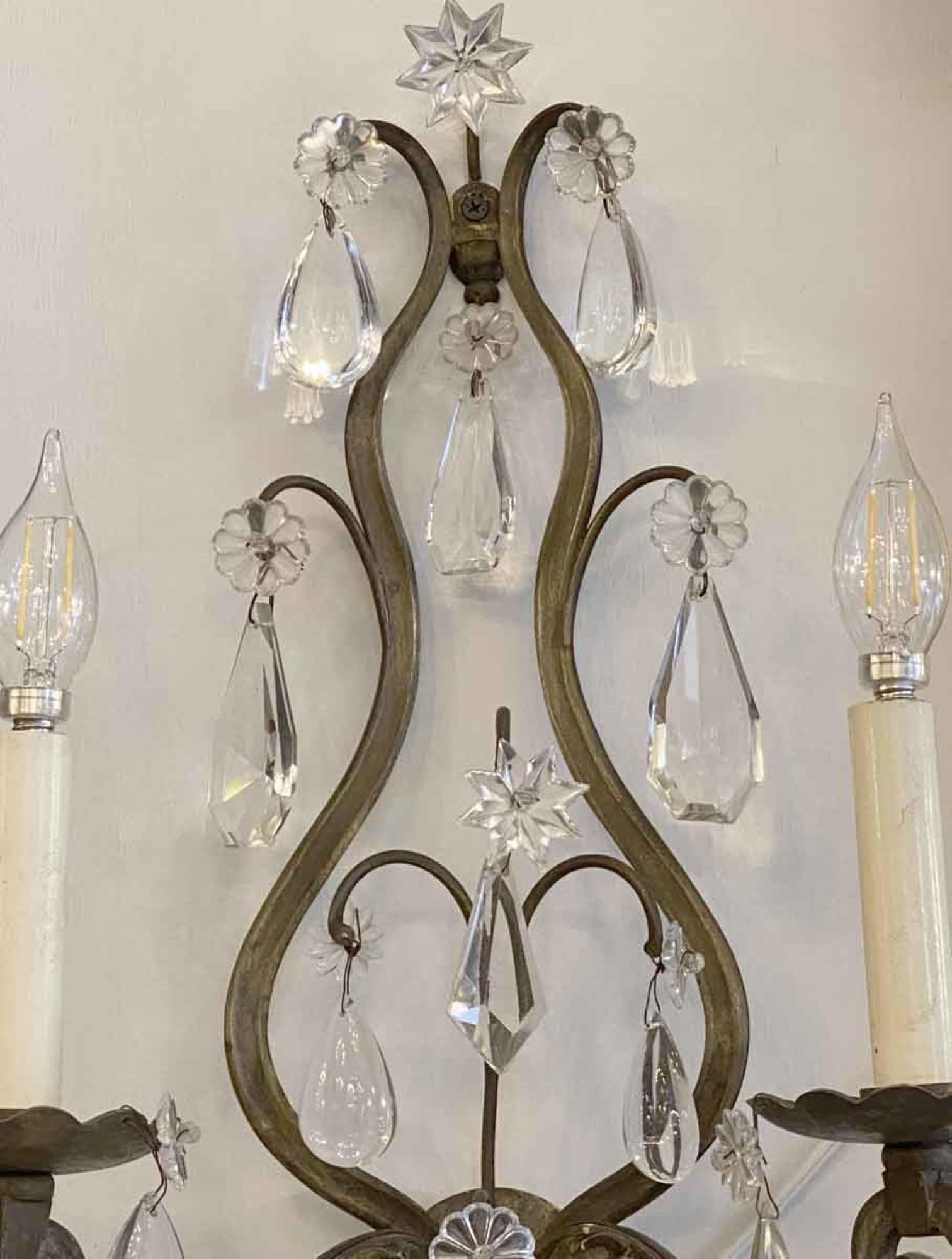 Louis XV 1920s Pair of Elegant French Wall Sconces in Bronze with Complementary Crystals