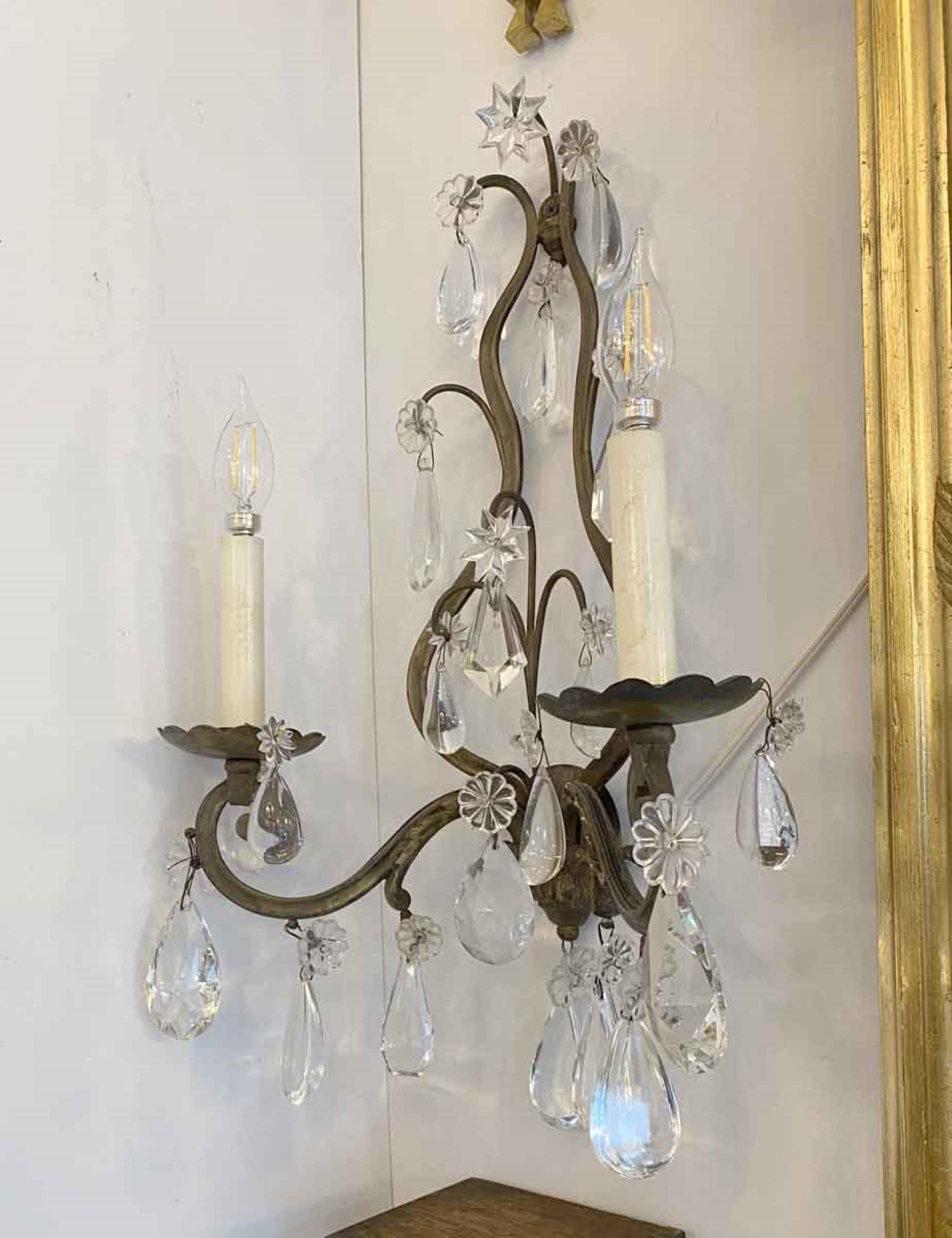 1920s Pair of Elegant French Wall Sconces in Bronze with Complementary Crystals 1
