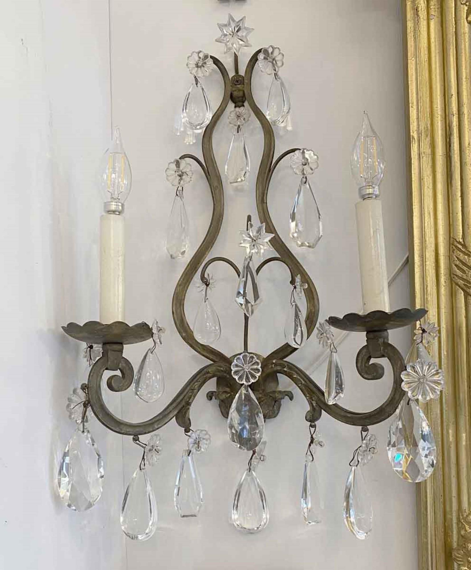 1920s Pair of Elegant French Wall Sconces in Bronze with Complementary Crystals 2