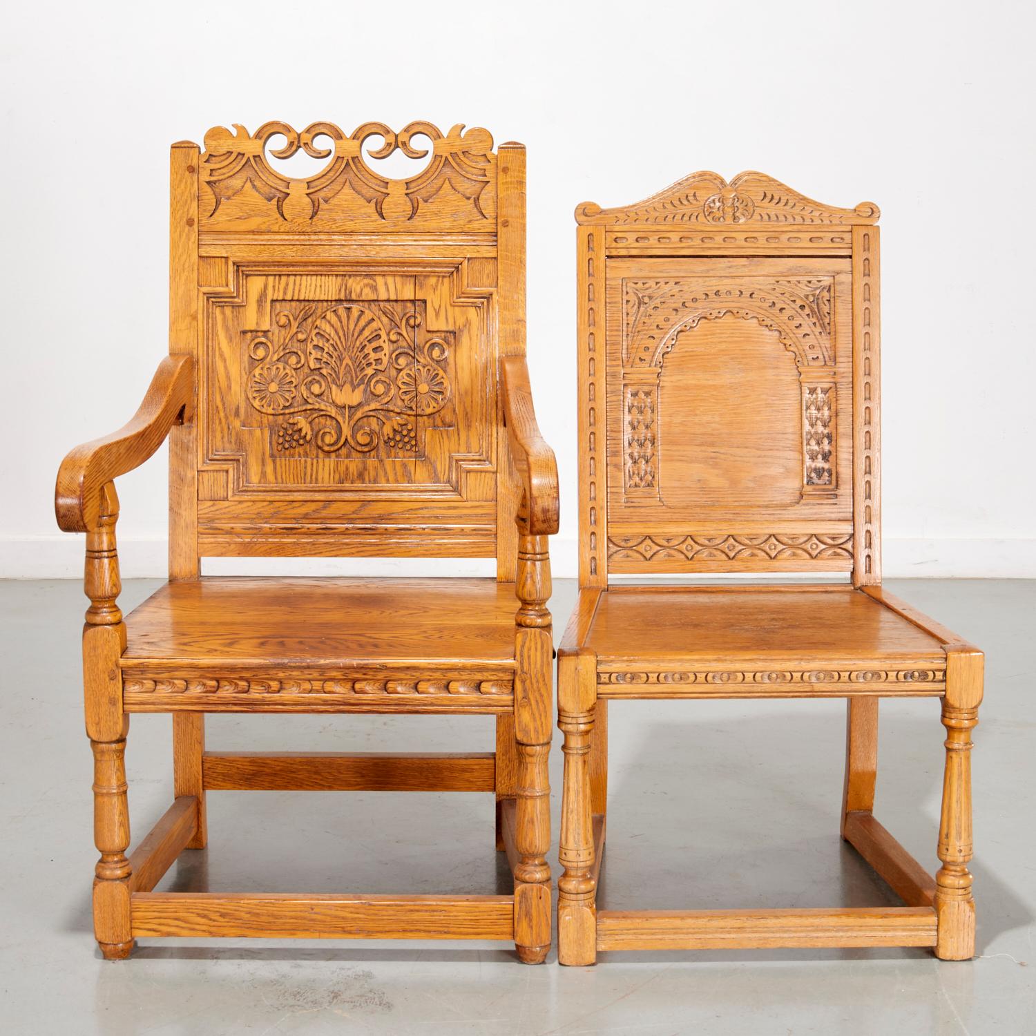 Coppia di sedie inglesi del 1920 in stile revival giacobiano intagliate in Oak Oak in vendita 4
