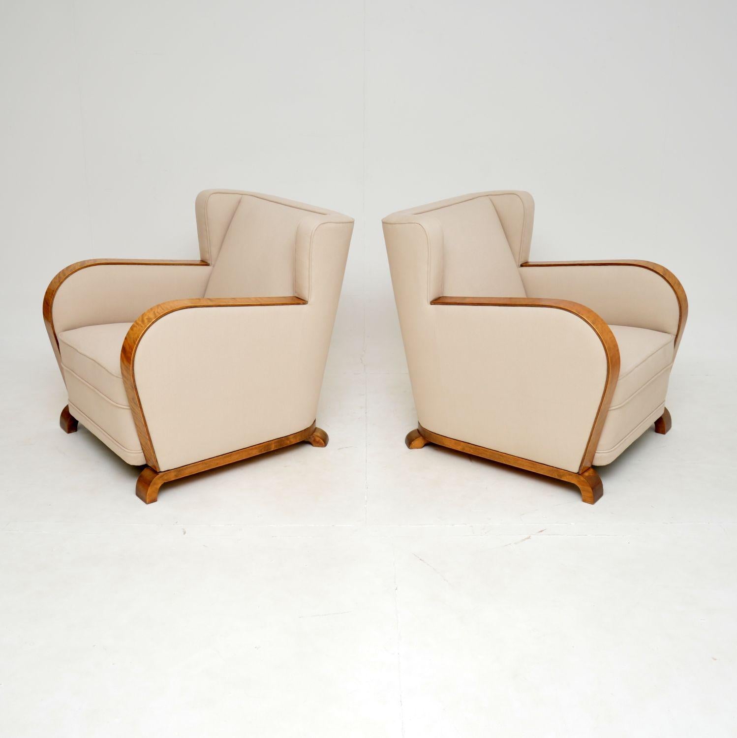 Paar finnische Art-Déco-Sessel aus satinierter Birke aus den 1920er Jahren (Art déco) im Angebot