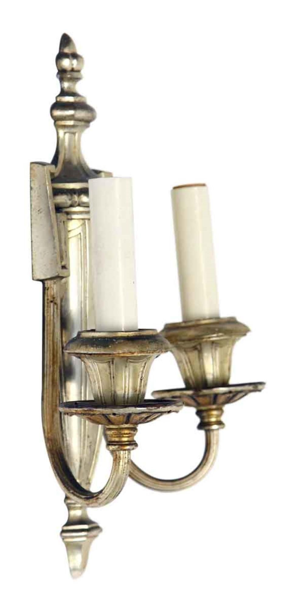 Paire d'appliques néoclassiques en laiton argenté des années 1920 avec urne grecque et Key Detail Bon état à New York, NY