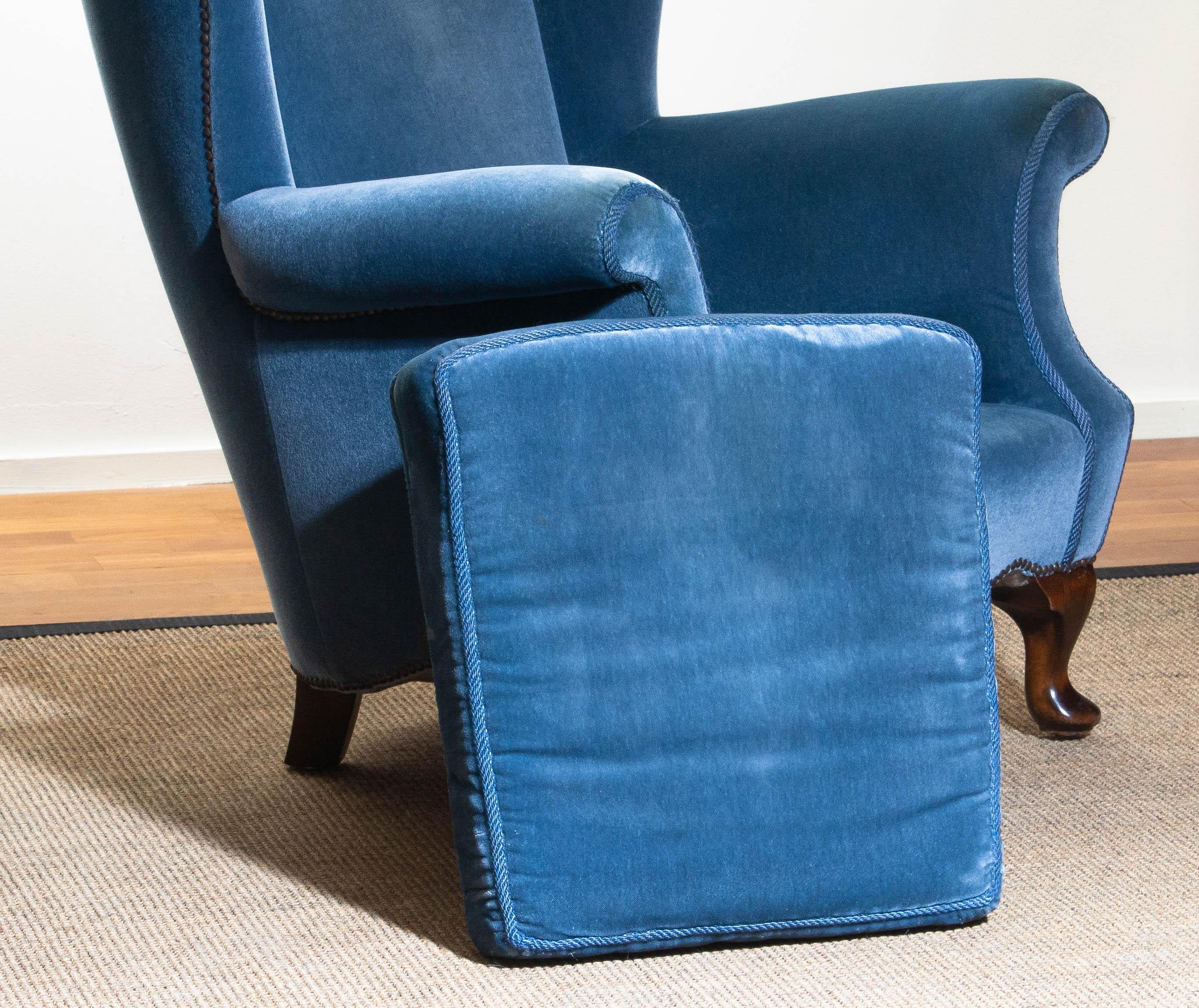 1920s, Pair of Romantic Swedish Blue Velvet Wingback Club / Lounge Chairs 7