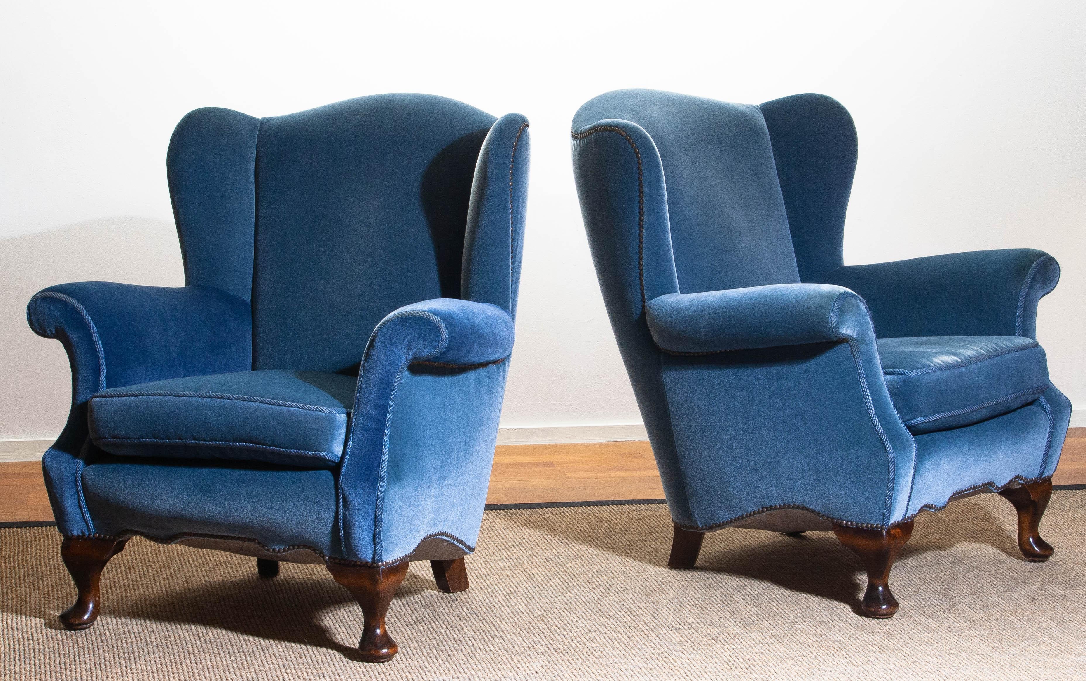 1920s, Pair of Romantic Swedish Blue Velvet Wingback Club / Lounge Chairs 3