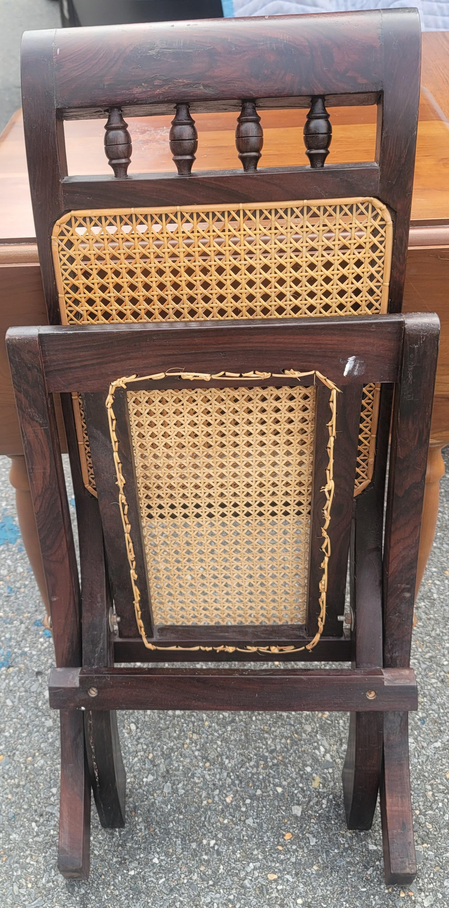 Paire de chaises longues pliantes en bois de rose des années 1920 en vente 2