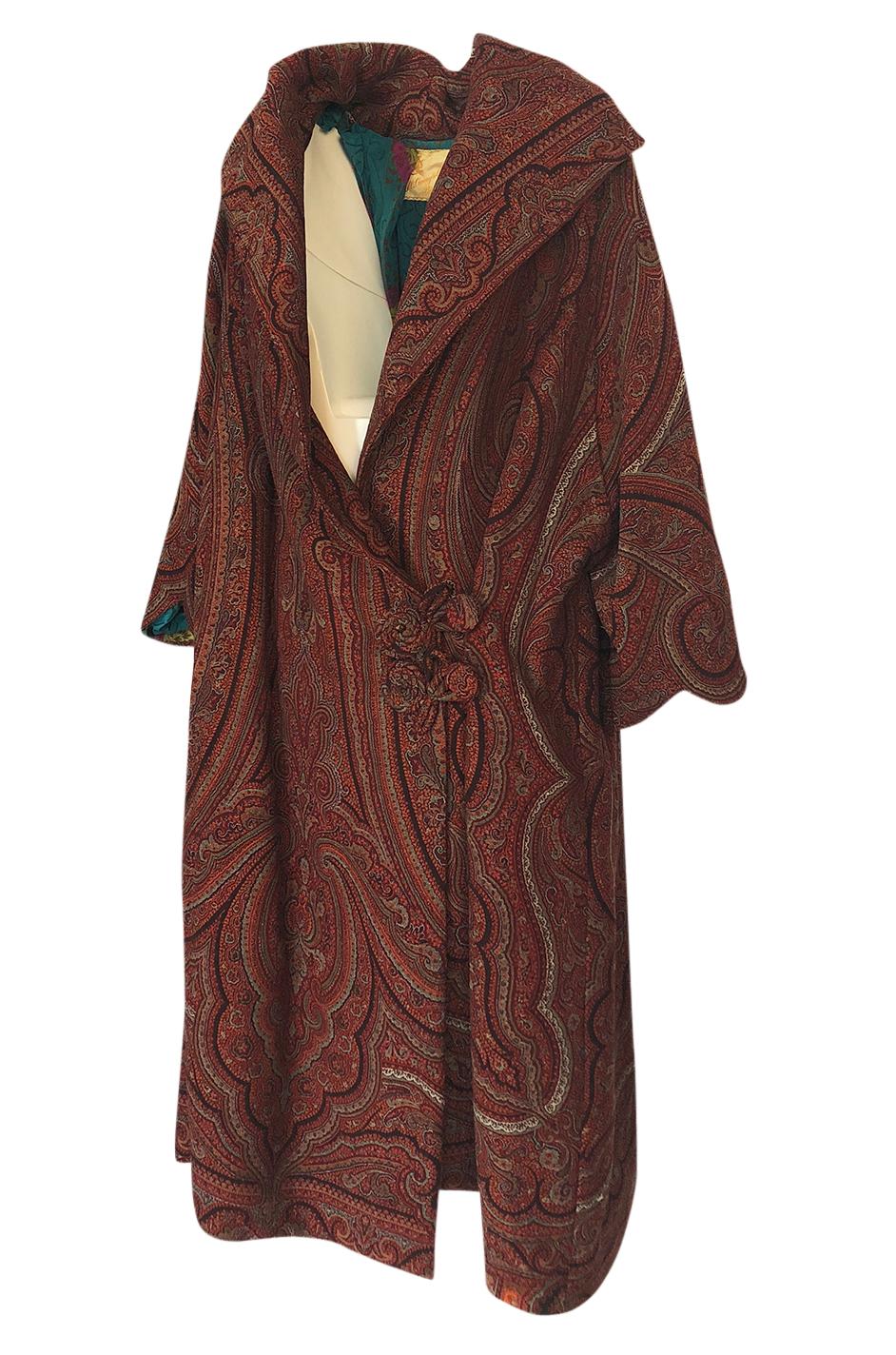 1920s Paisley Shawl Flapper Coat w Blue & Pink Printed Silk Lining In Good Condition In Rockwood, ON