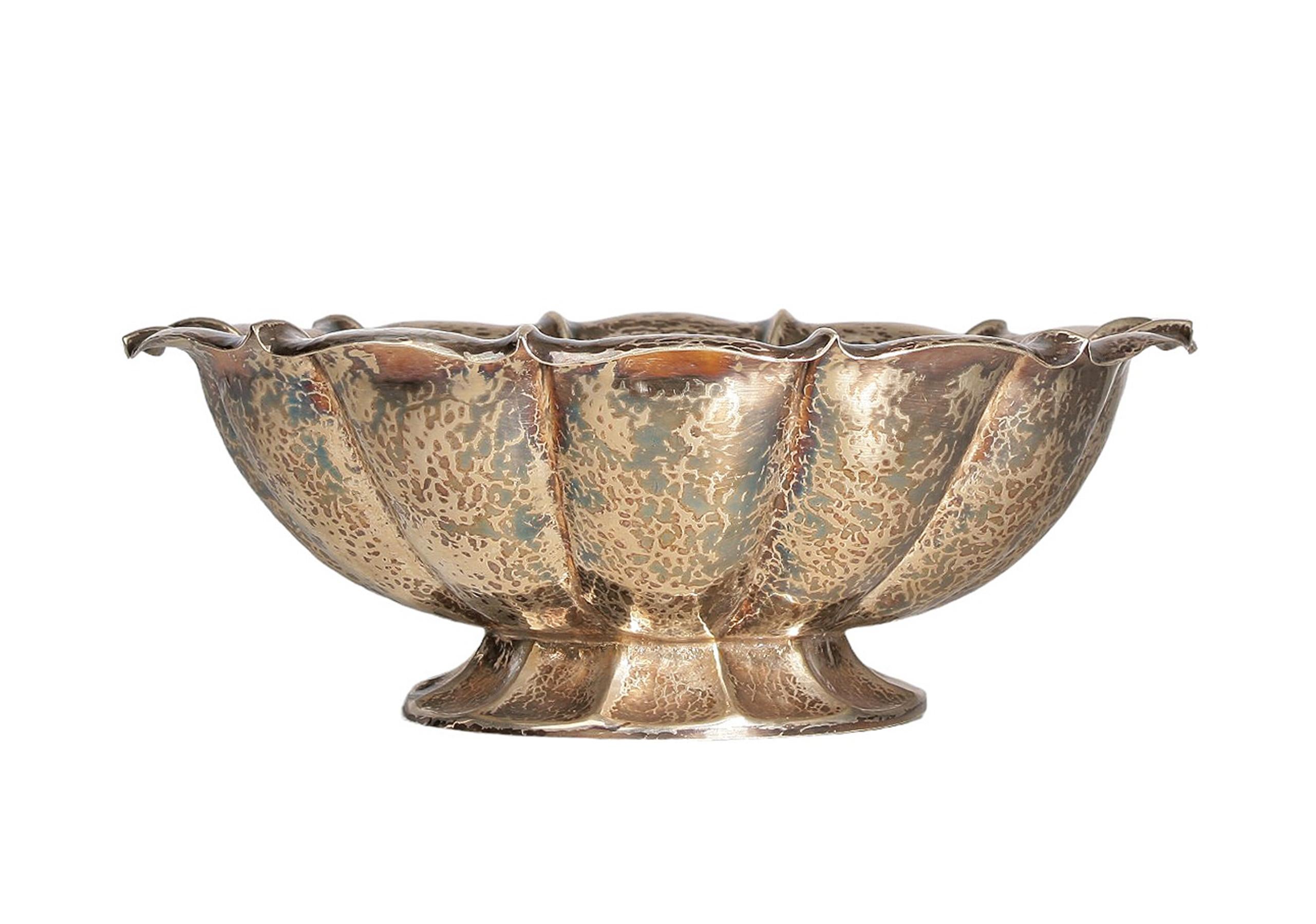 1910s Secesión de Viena cuenco/centro de mesa de metal plateado patinado y veteado diseñado por Dagobert Peche para Wiener Werkstätte, Austria

Por: Dagobert Peche, Wiener Werkstätte, Josef Hoffmann
Material: metal, chapa de plata, plata
Técnica: