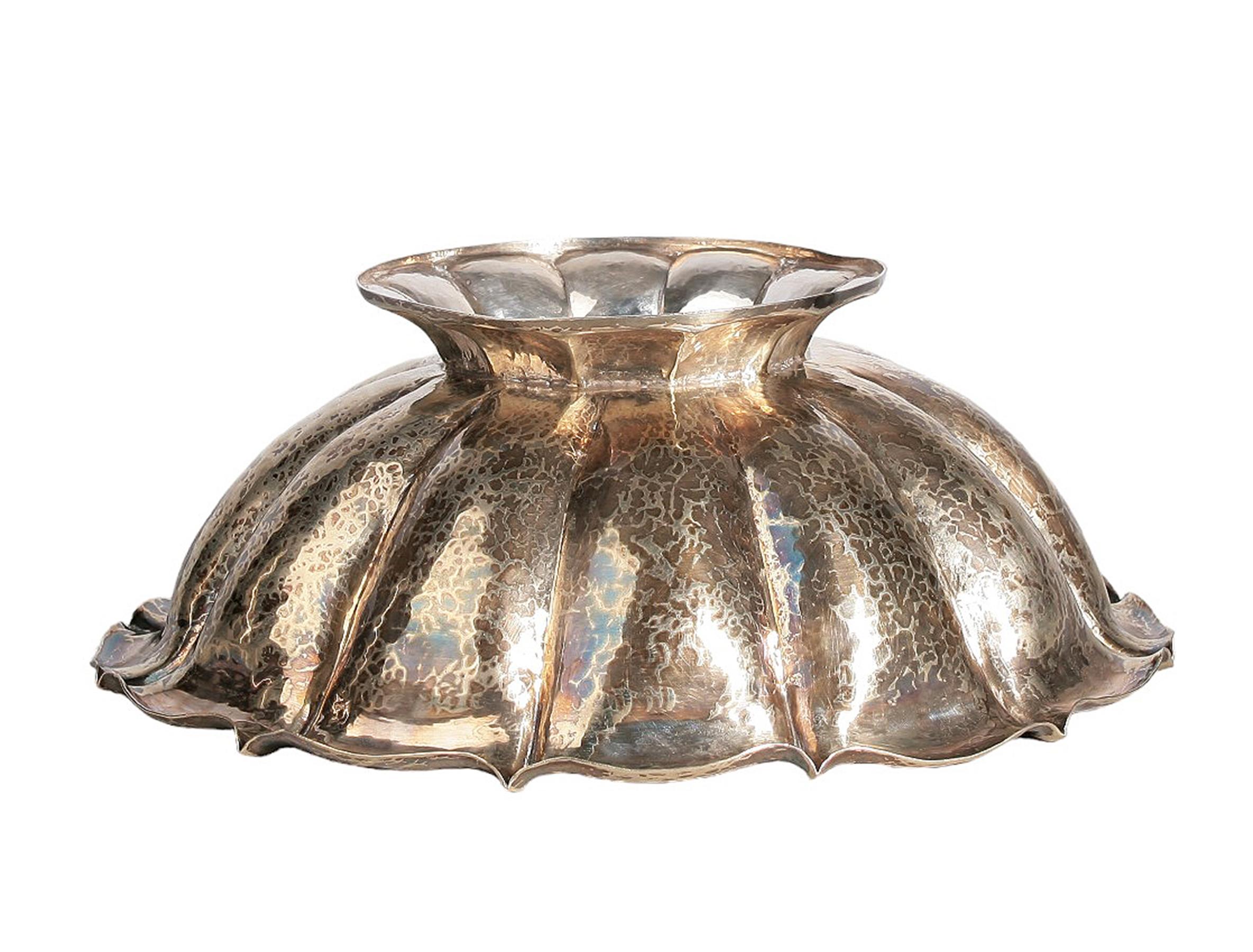 Cuenco de metal veteado de 1910 de Dagobert Peche para Wiener Werkstätte, Austria en Bueno estado para la venta en North Miami, FL