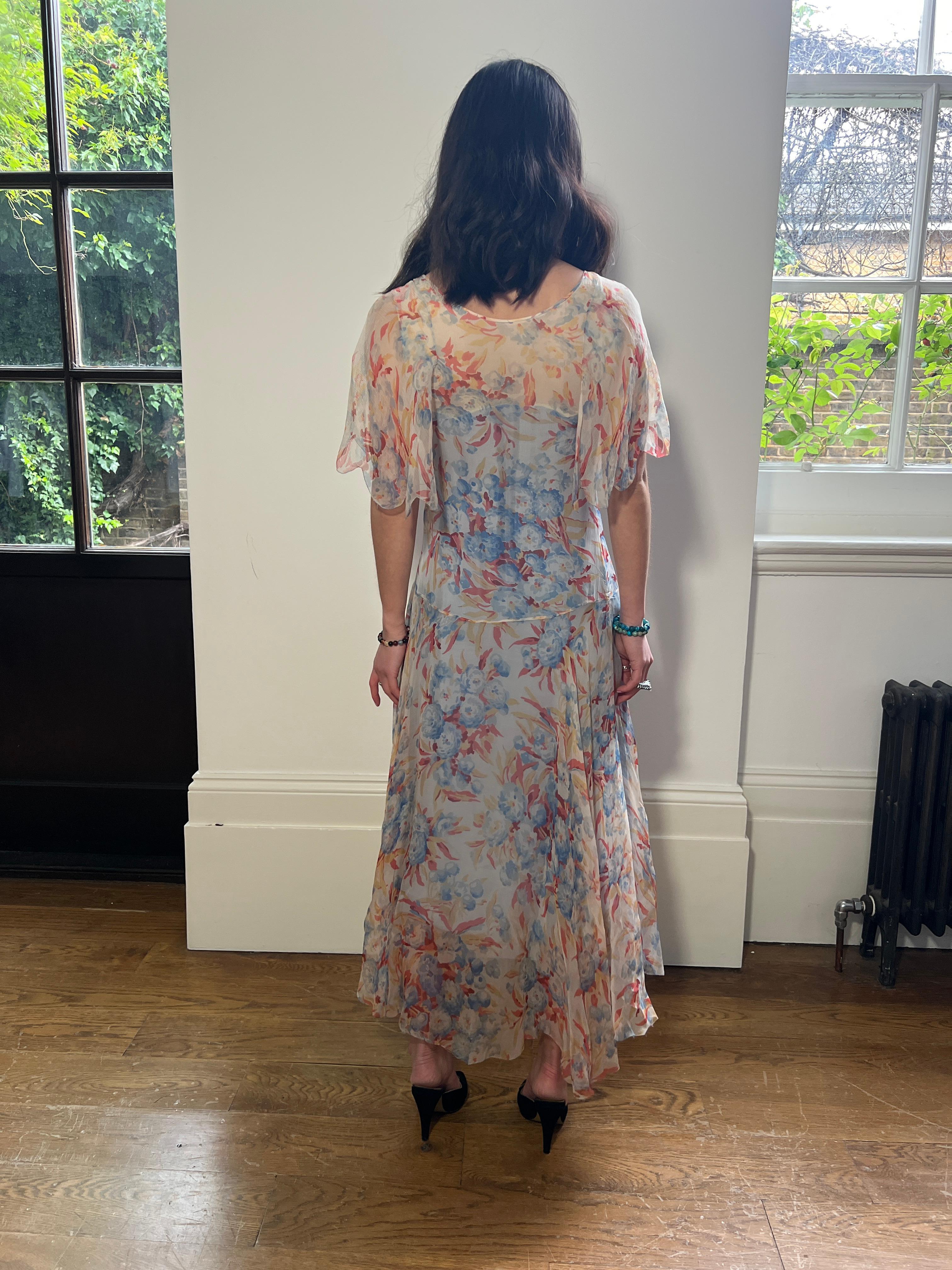 1920s Peach and Blue Silk Chiffon Floral Dress For Sale 2