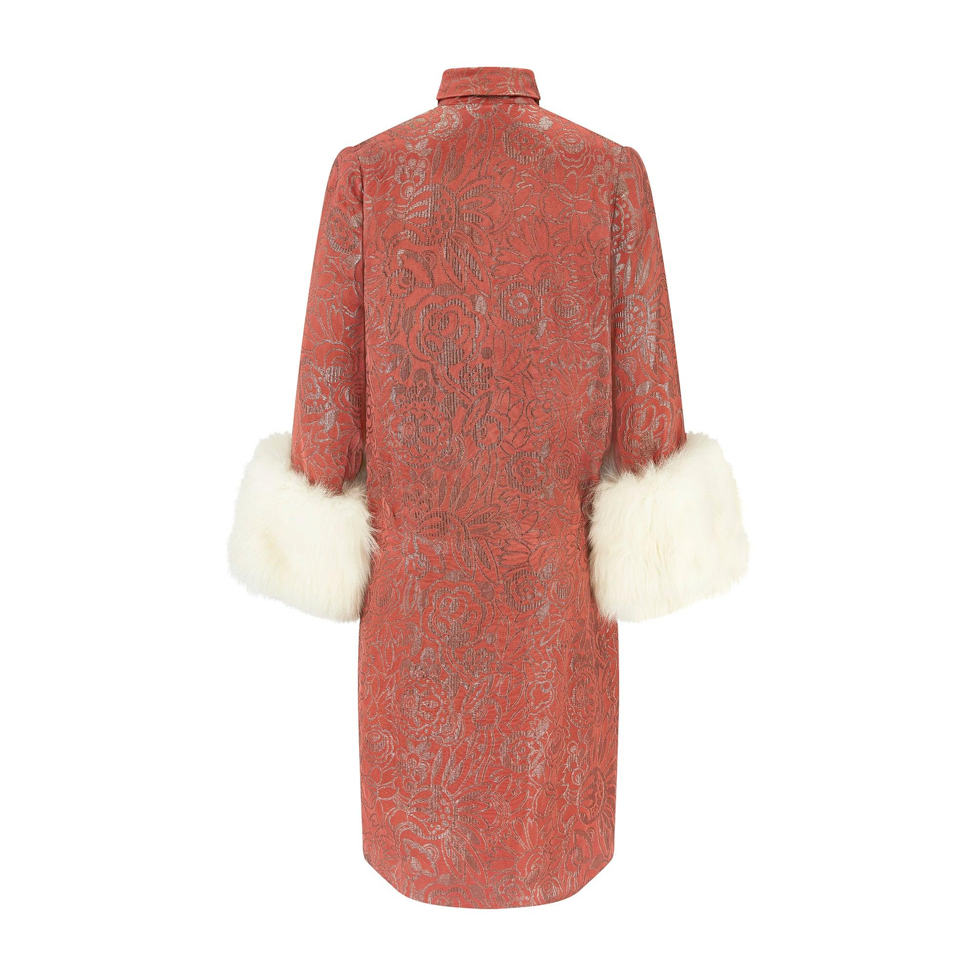 1920s Peachy Pink and Silver Lame Coat with White Cuffs In Excellent Condition For Sale In London, GB