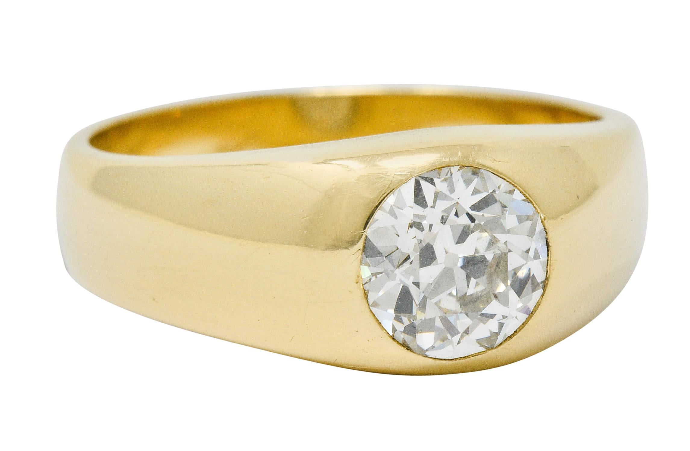 Bombay Band Ring Zentren eine bündig gesetzt alten europäischen geschnittenen Diamanten

Mit einem Gewicht von ca. 1::75 Karat mit J Farbe und SI1 Klarheit

Abgeschlossen durch eine helle Politur

Signiert Peacock mit Herstellerzeichen

Stamped 14K
