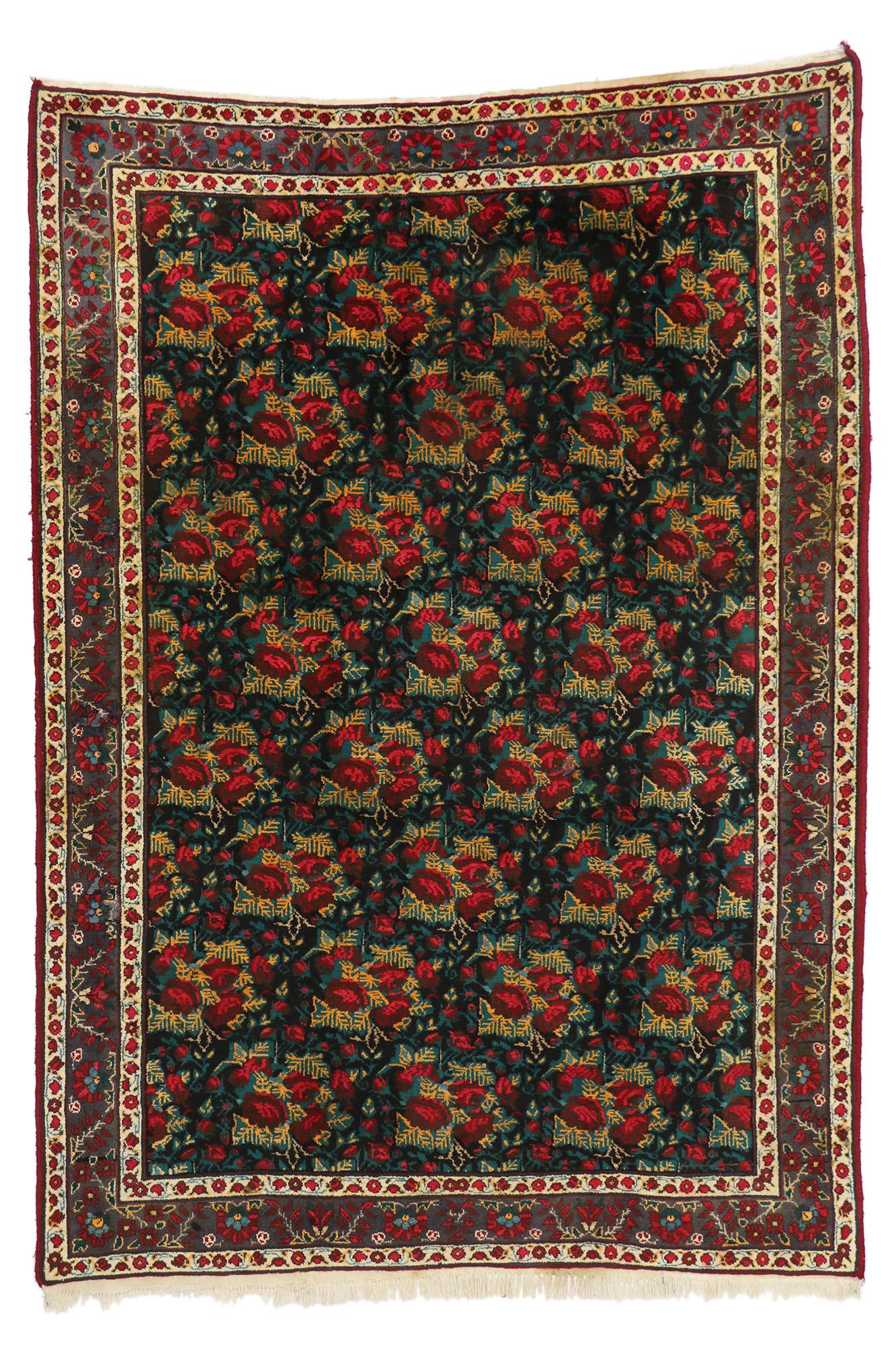 1920's Persian Halvai Guli Farang Bijar Carpet with Traditional Style For Sale 3