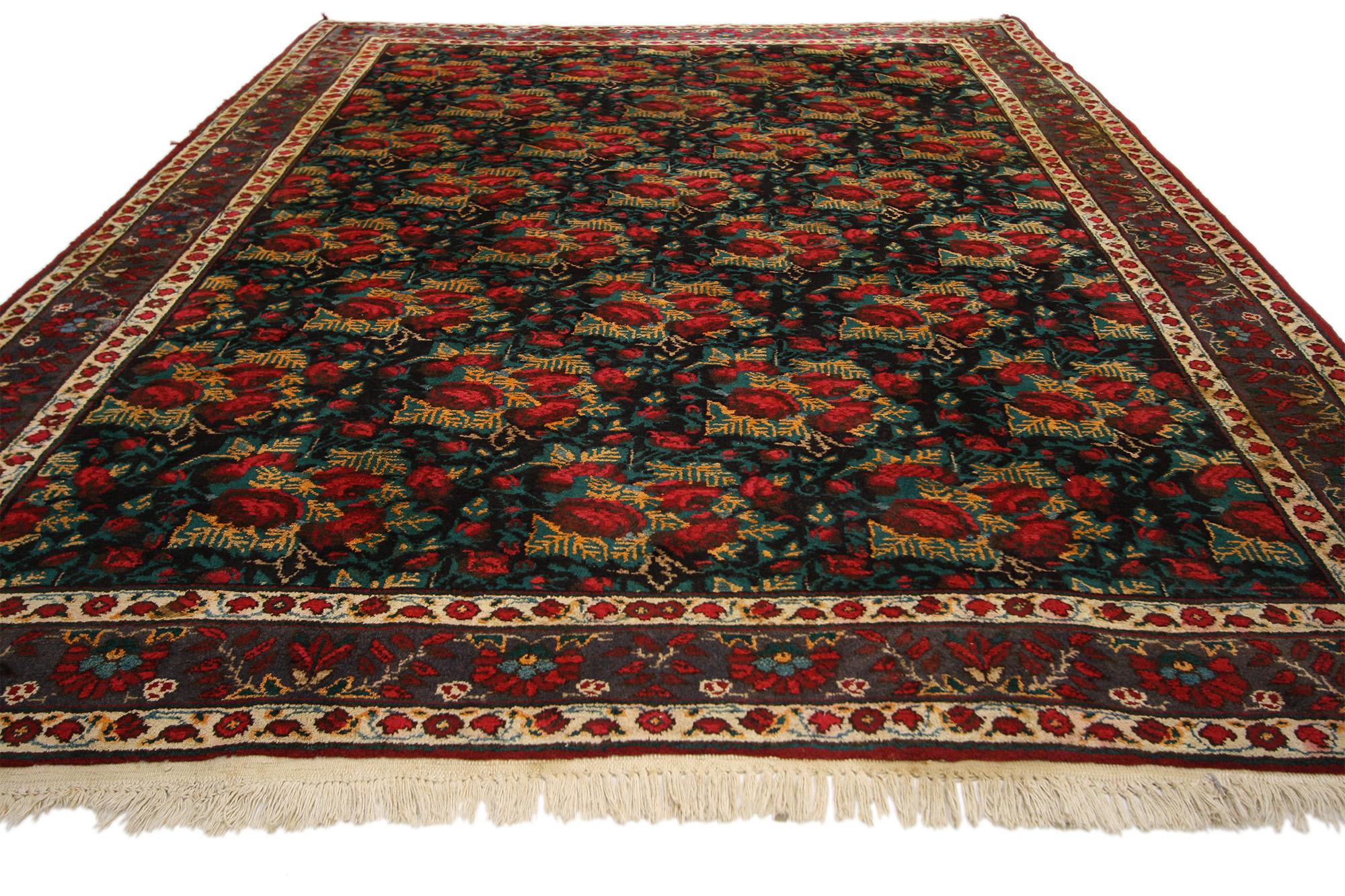 1920's Persian Halvai Guli Farang Bijar Carpet with Traditional Style In Good Condition For Sale In Dallas, TX