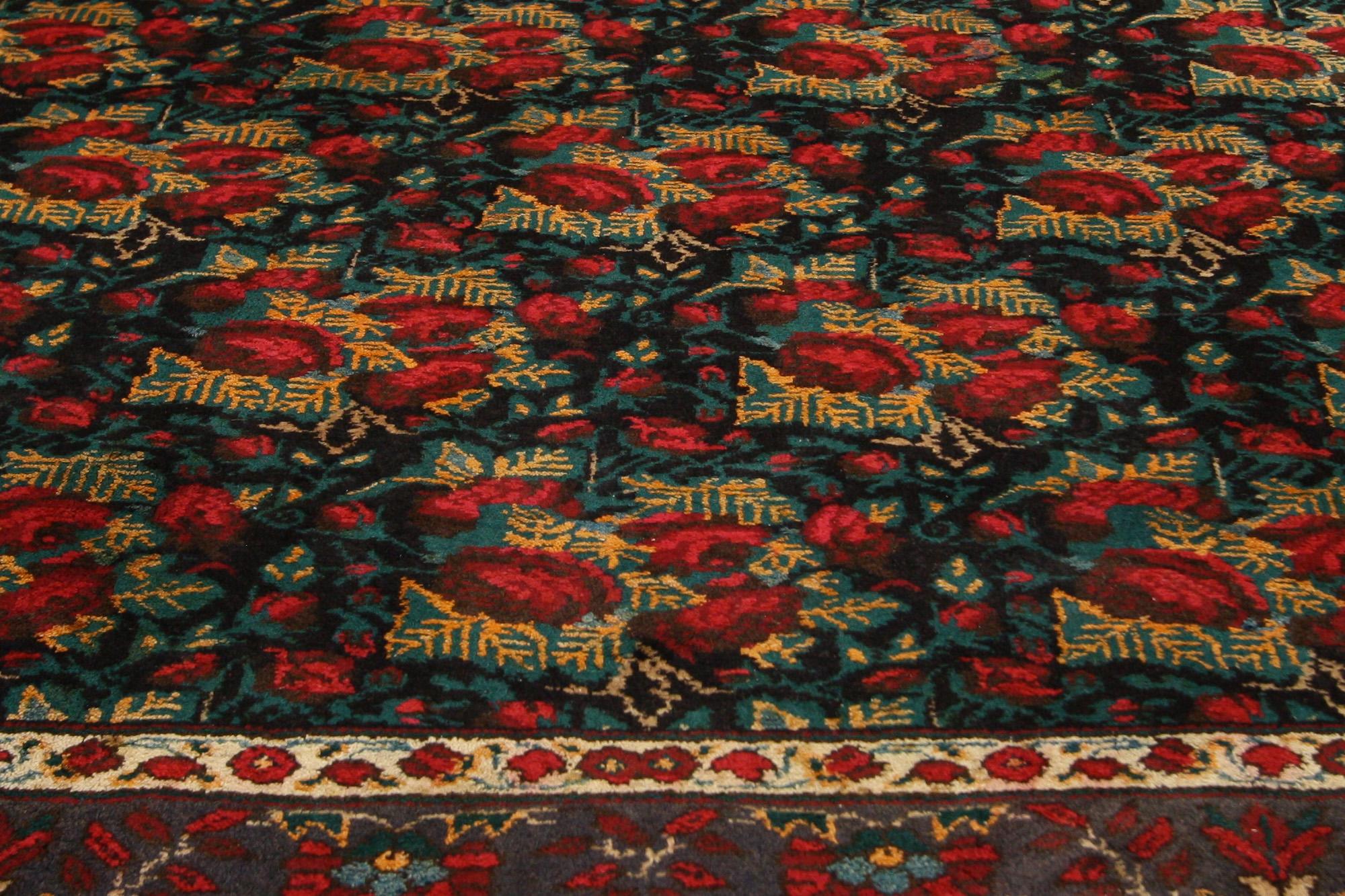 Wool 1920's Persian Halvai Guli Farang Bijar Carpet with Traditional Style For Sale
