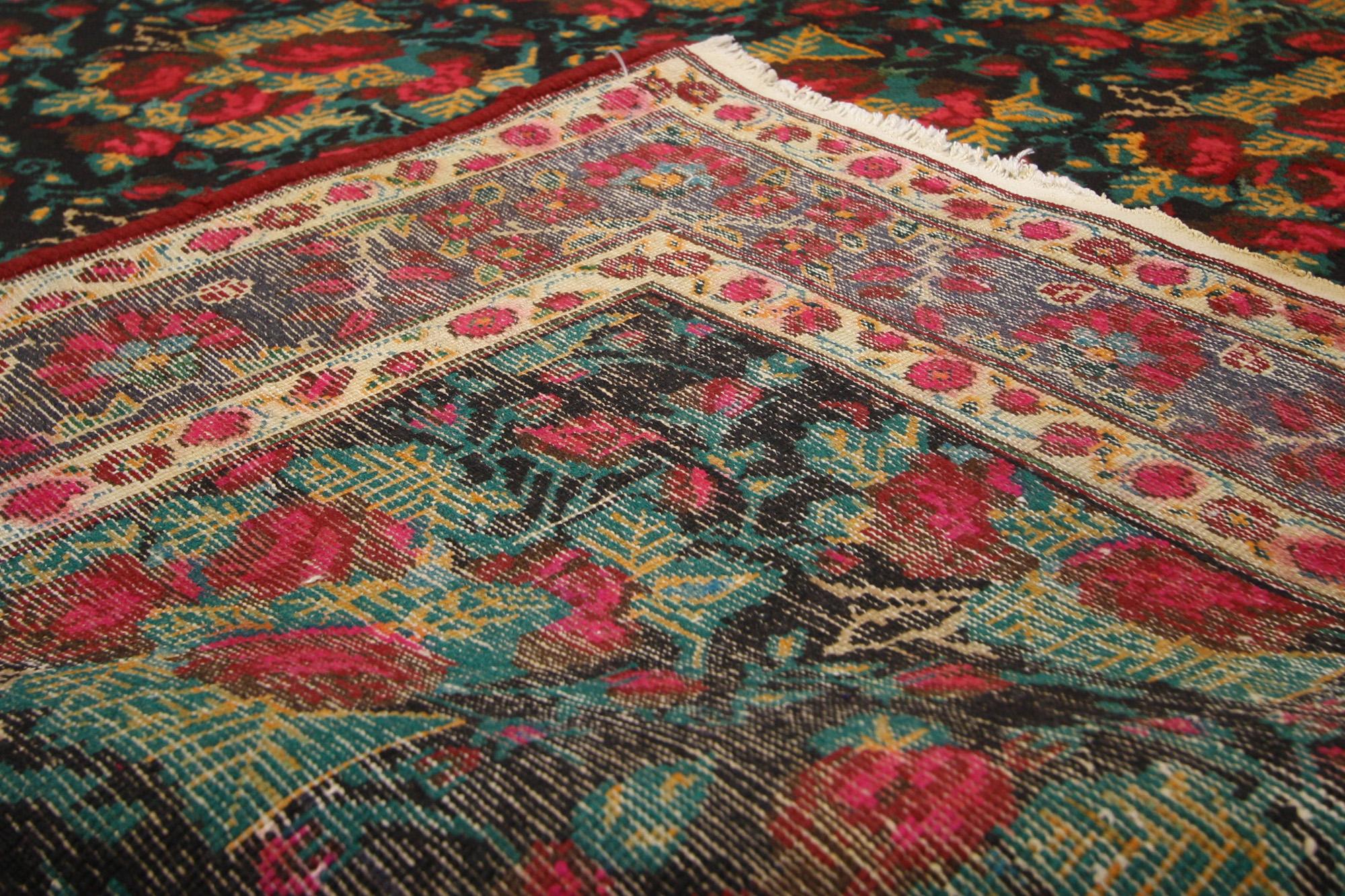 1920's Persian Halvai Guli Farang Bijar Carpet with Traditional Style For Sale 2