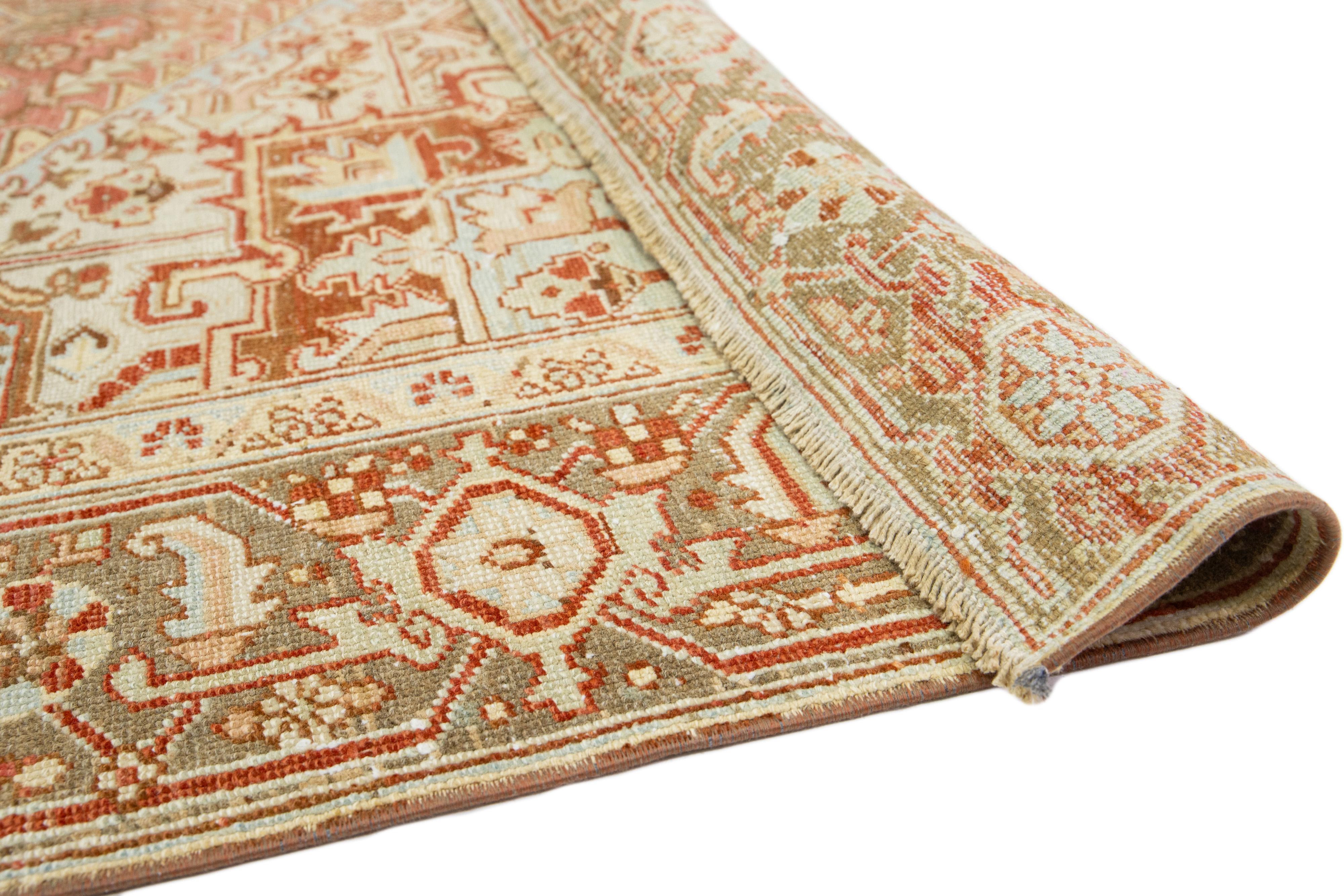 1920er Jahre Persisch Heriz Antike Wolle Teppich in Rost Farbe mit einem Medaillon Motiv (Handgeknüpft) im Angebot