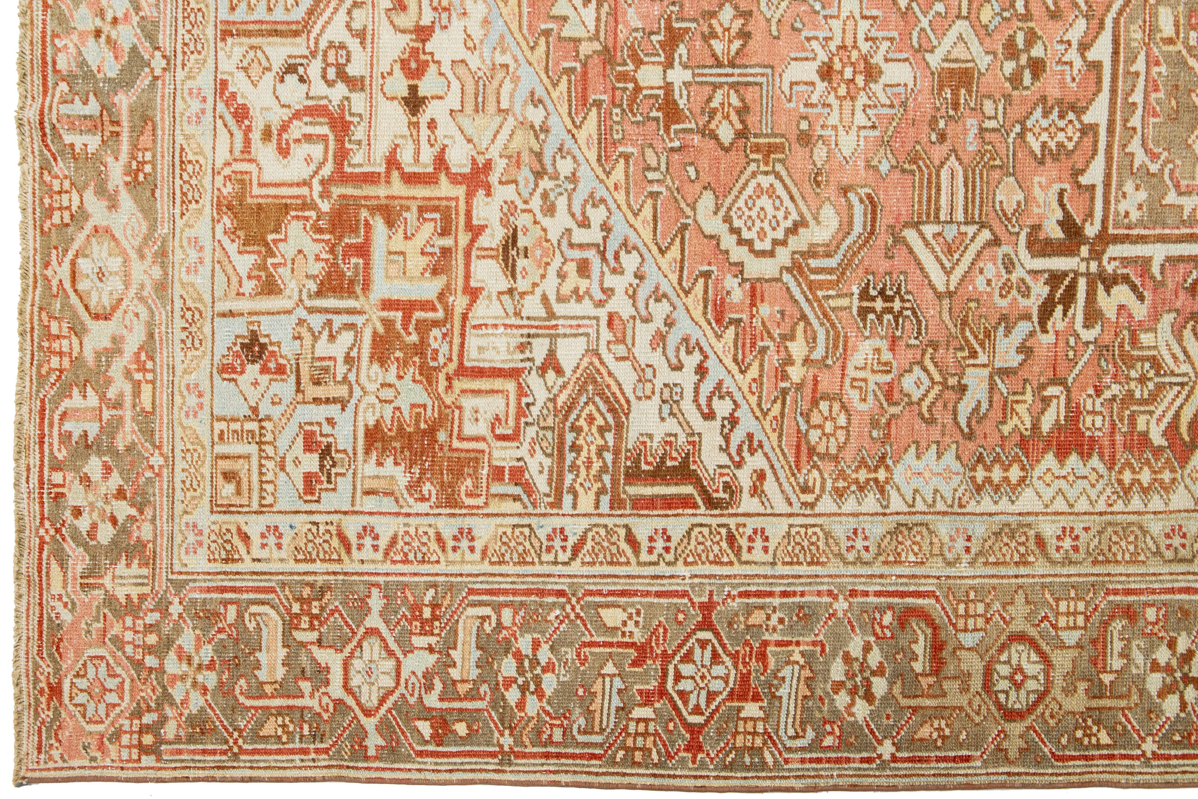 1920er Jahre Persisch Heriz Antike Wolle Teppich in Rost Farbe mit einem Medaillon Motiv (Frühes 20. Jahrhundert) im Angebot