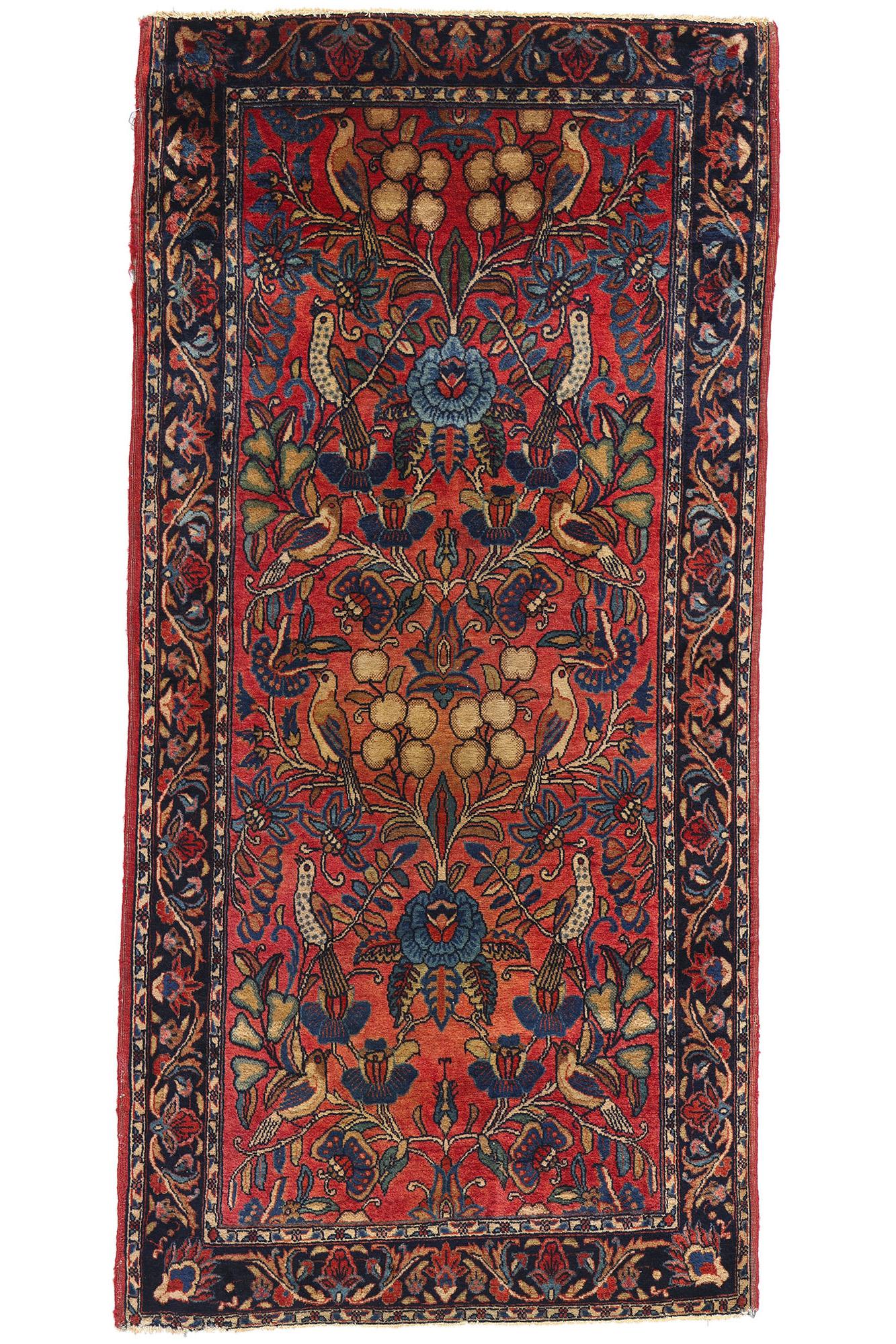 1920's Persian Sarouk Carpet with Traditional Style In Good Condition For Sale In Dallas, TX