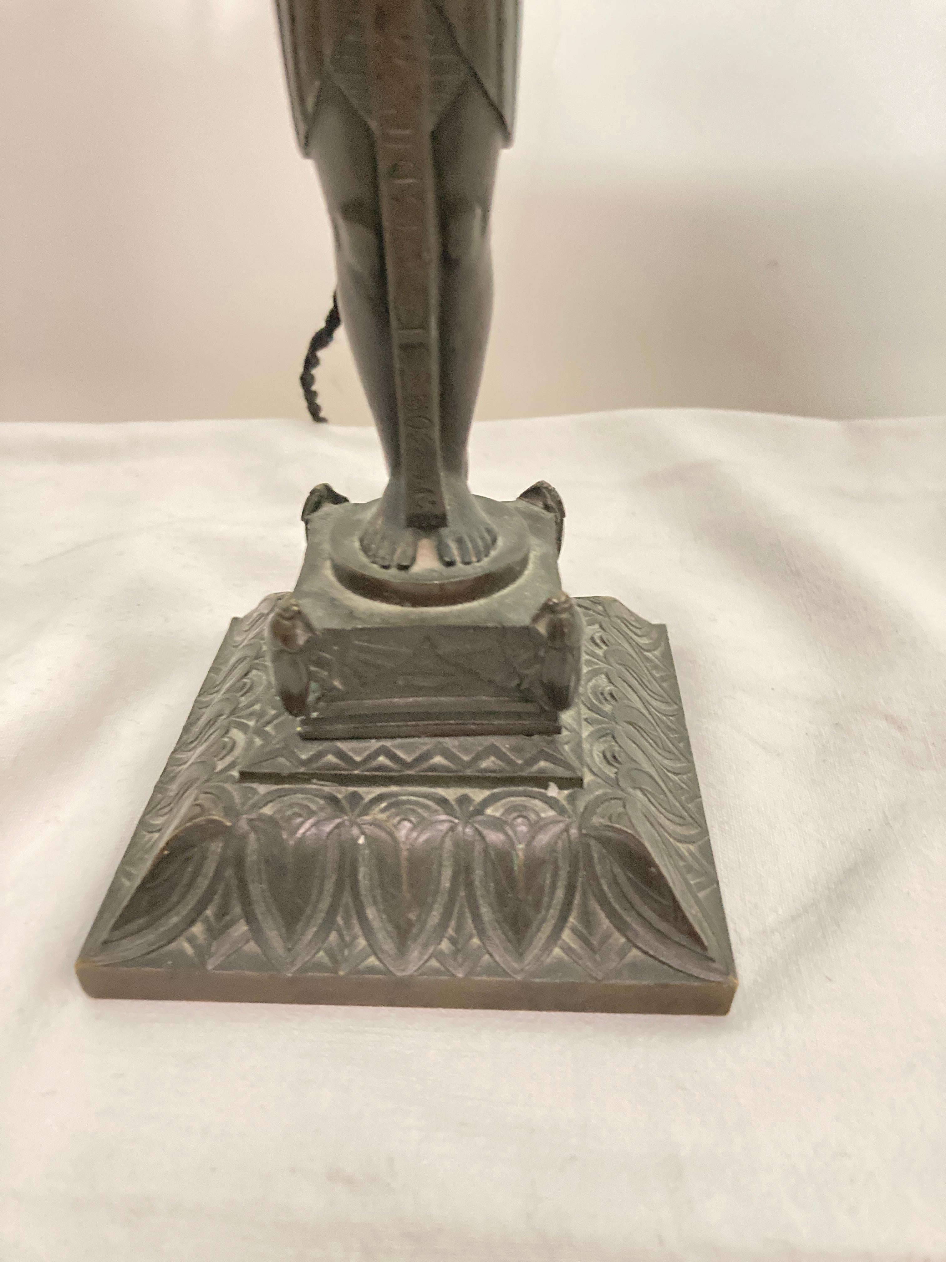 Rare 1920's patinated bronze lamp showing a pharaon 
Nice patina