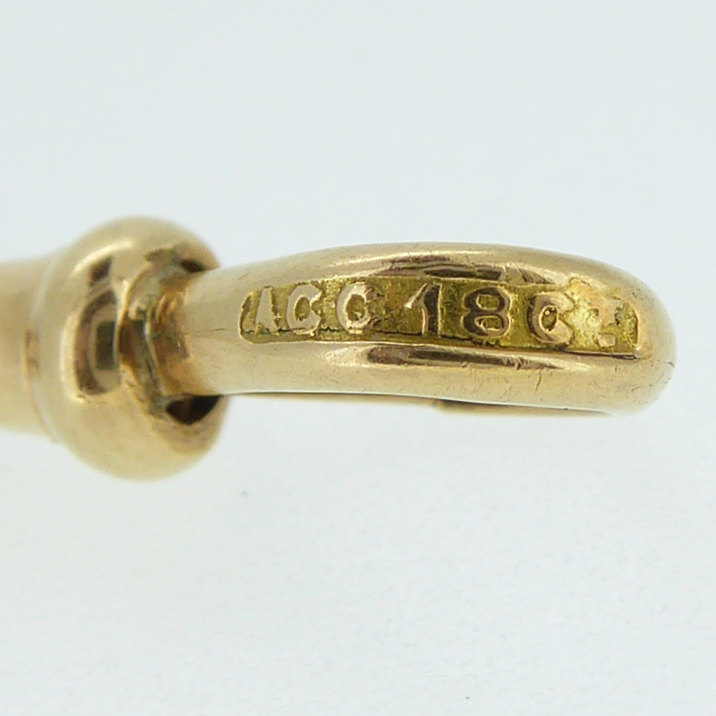A fine quality Art Deco platinum and gold bracelet from the 1920's era.  The bracelet is comprised of alternating fine gold and platinum bars, approximatley 0.50