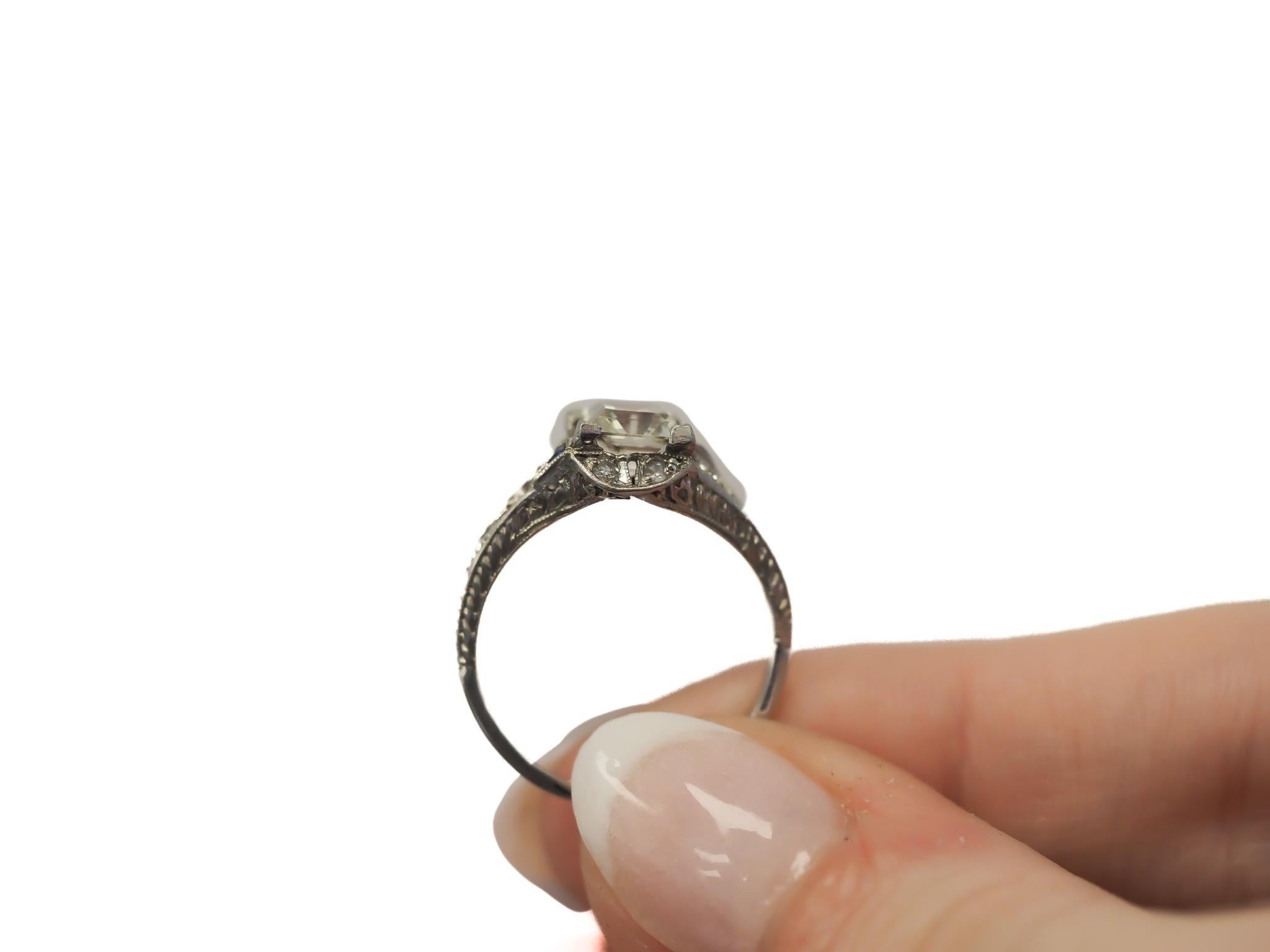 Bague de fiançailles Art déco des années 1920 en platine avec diamants taille en escalier - VEG#32 en vente 1
