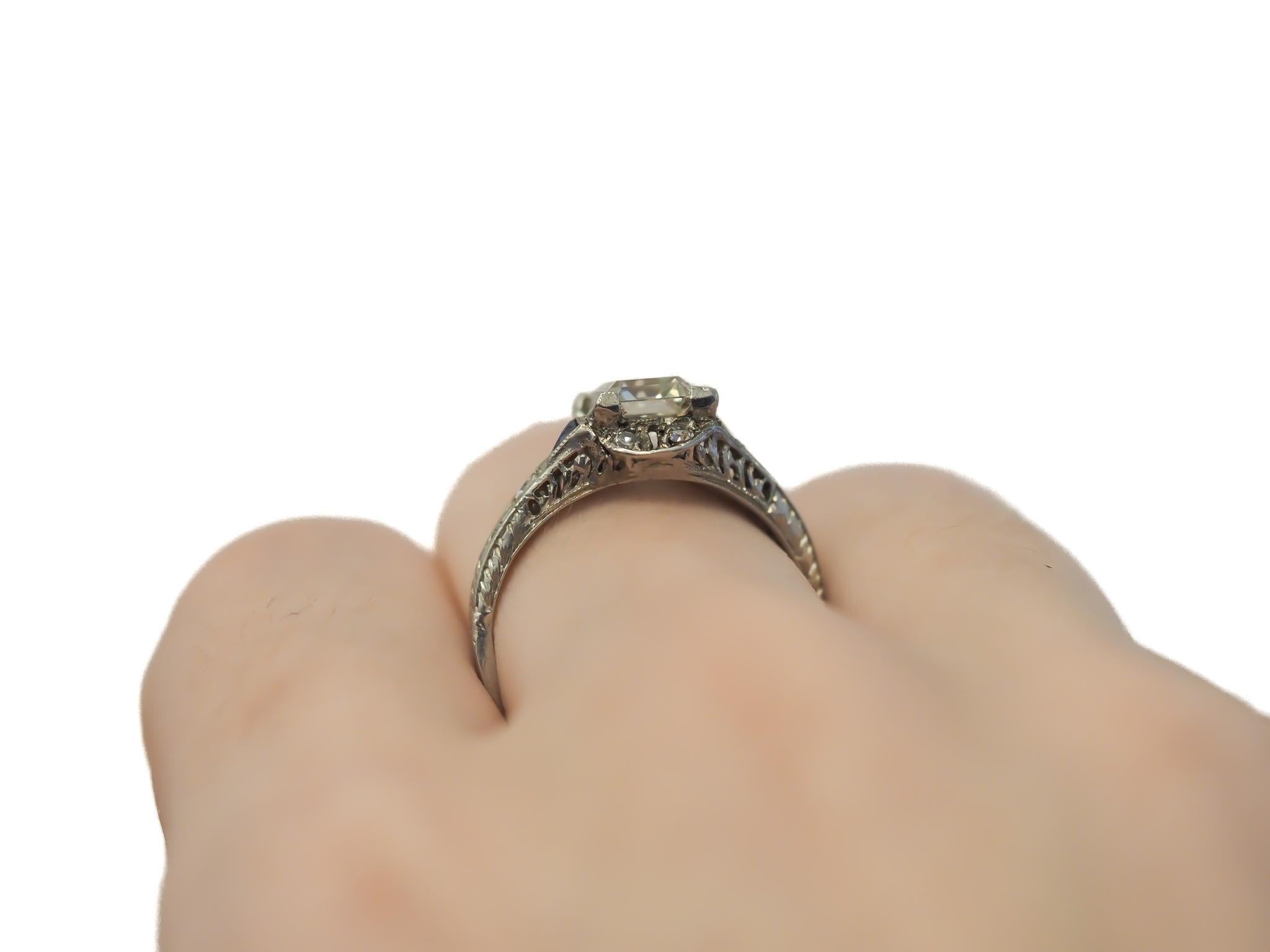 Bague de fiançailles Art déco des années 1920 en platine avec diamants taille en escalier - VEG#32 en vente 2