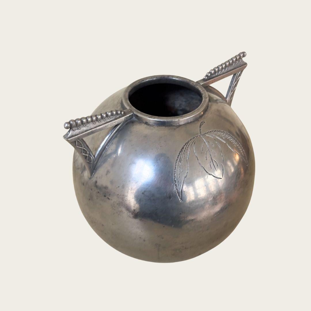 1920s Polished Pewter Globe Vase by Svenskt Tenn with Beaded Handle Details in vendita 1