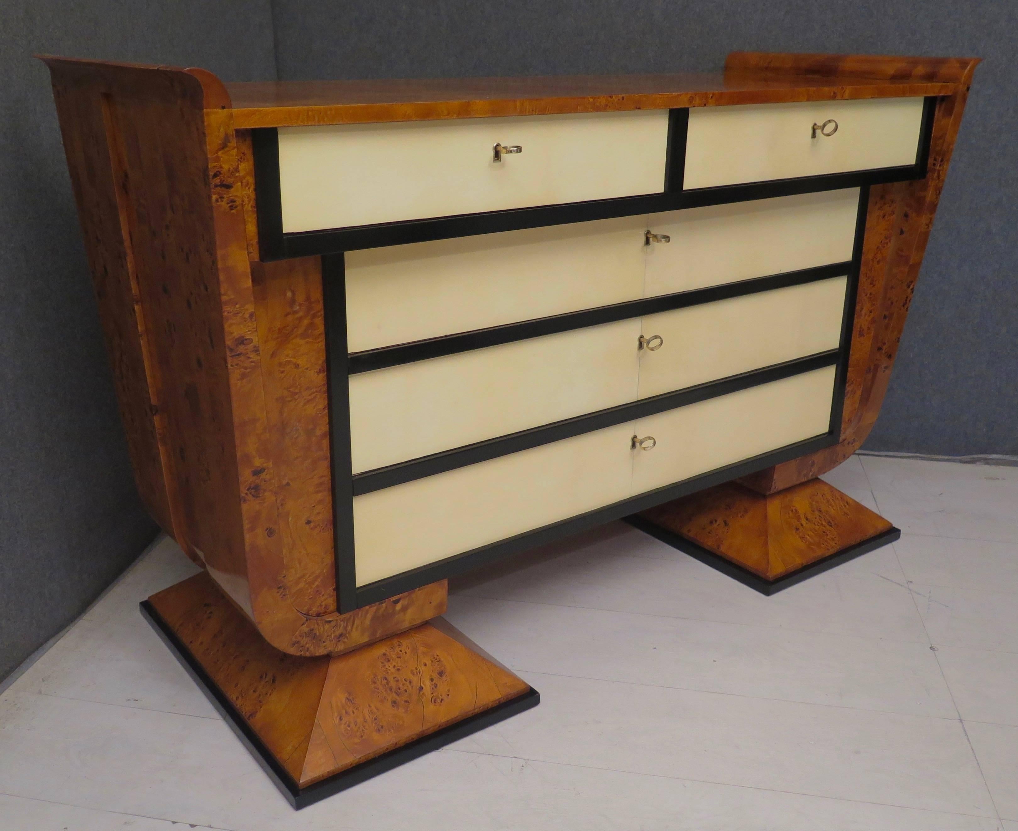 1920s Poplar Wood and Parchment Art Deco Italian Chest of Drawers 14
