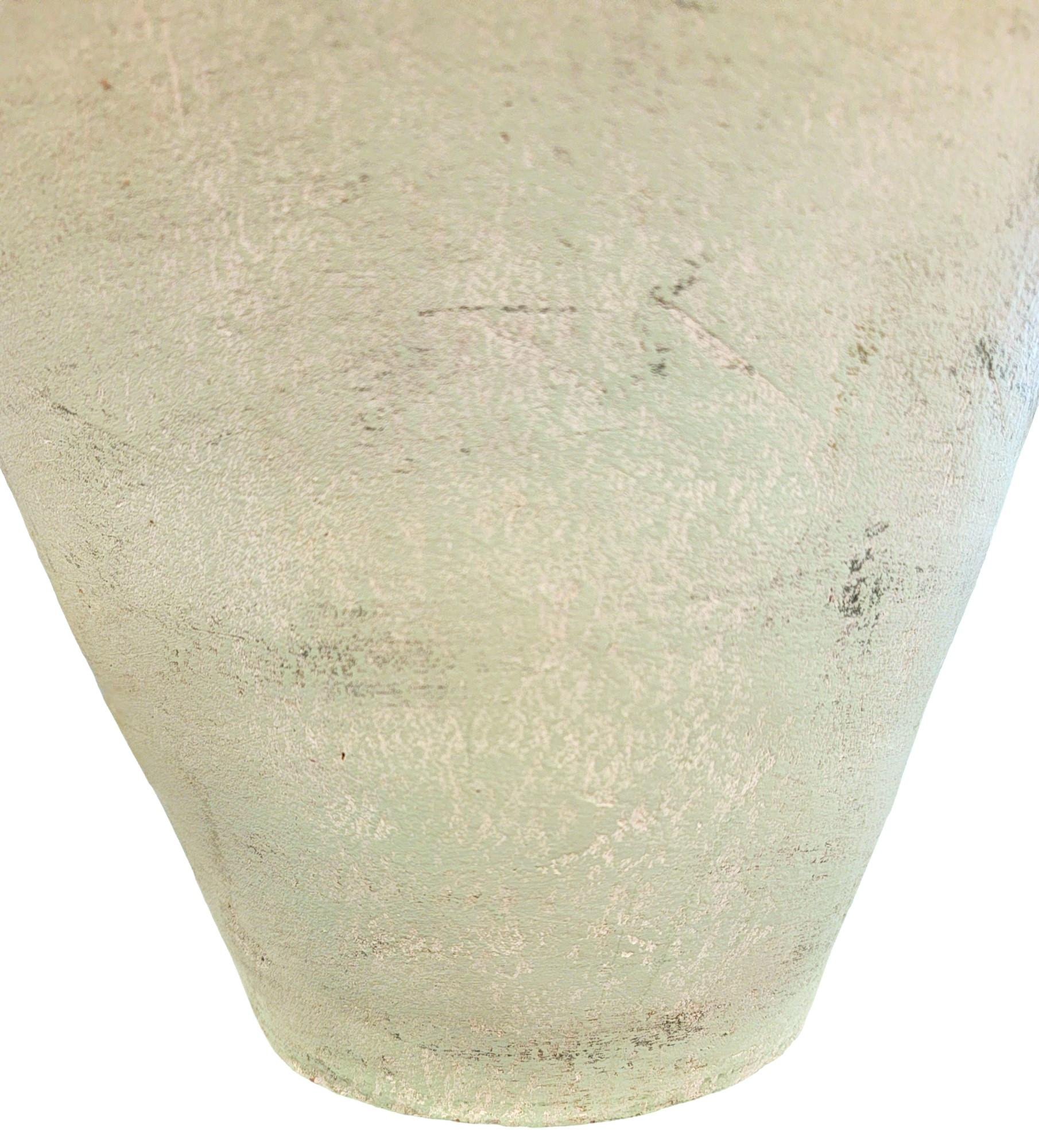 Américain Vase des années 1920 peint à la poudre avec un sommet en corde en vente