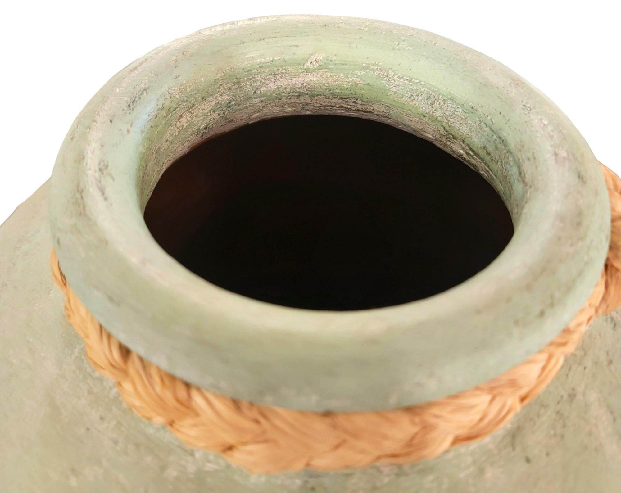 Vase des années 1920 peint à la poudre avec un sommet en corde Bon état - En vente à Pasadena, CA
