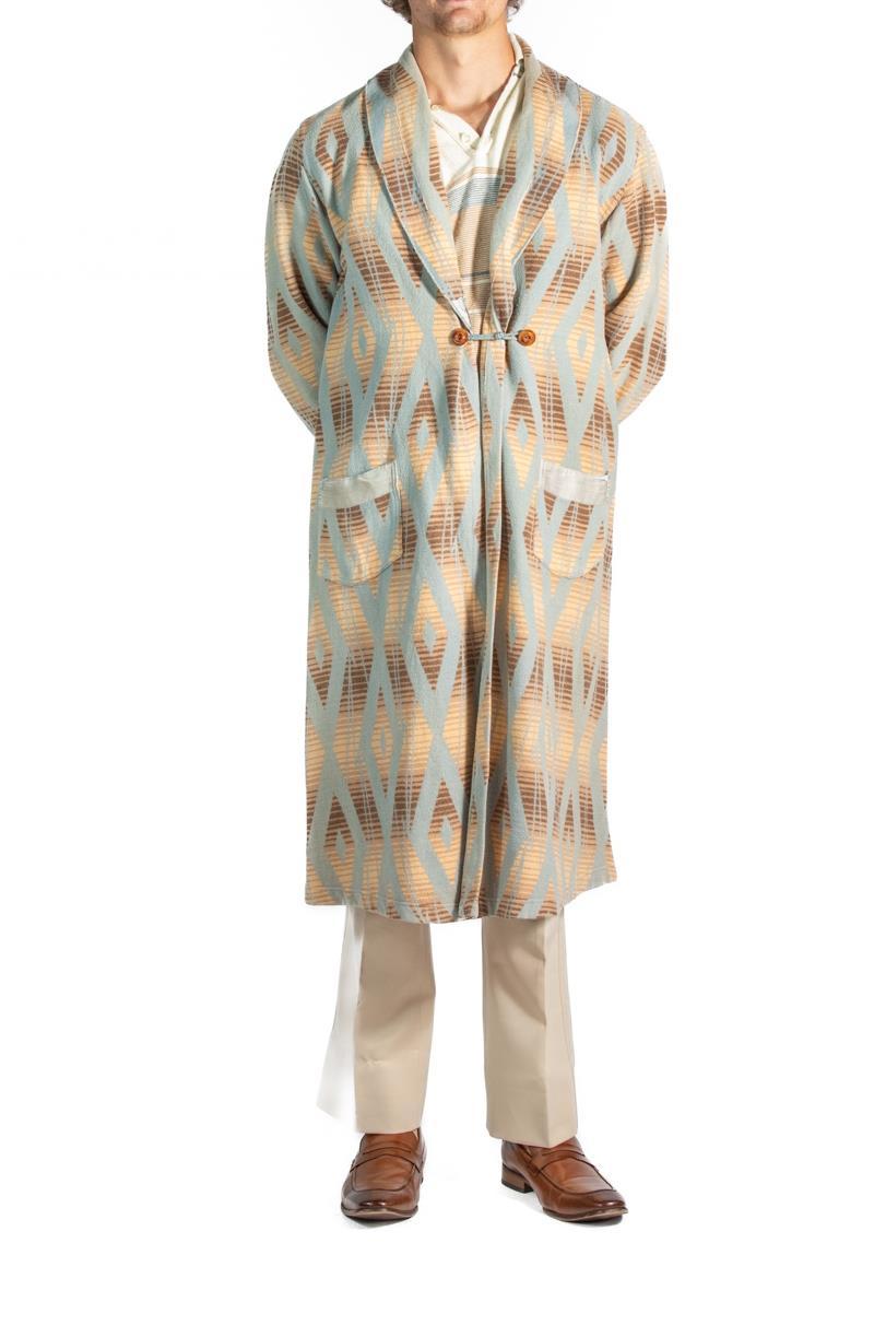 1920S Powdered Blue & Beige Wool/Cotton Mens Robe In Excellent Condition For Sale In New York, NY