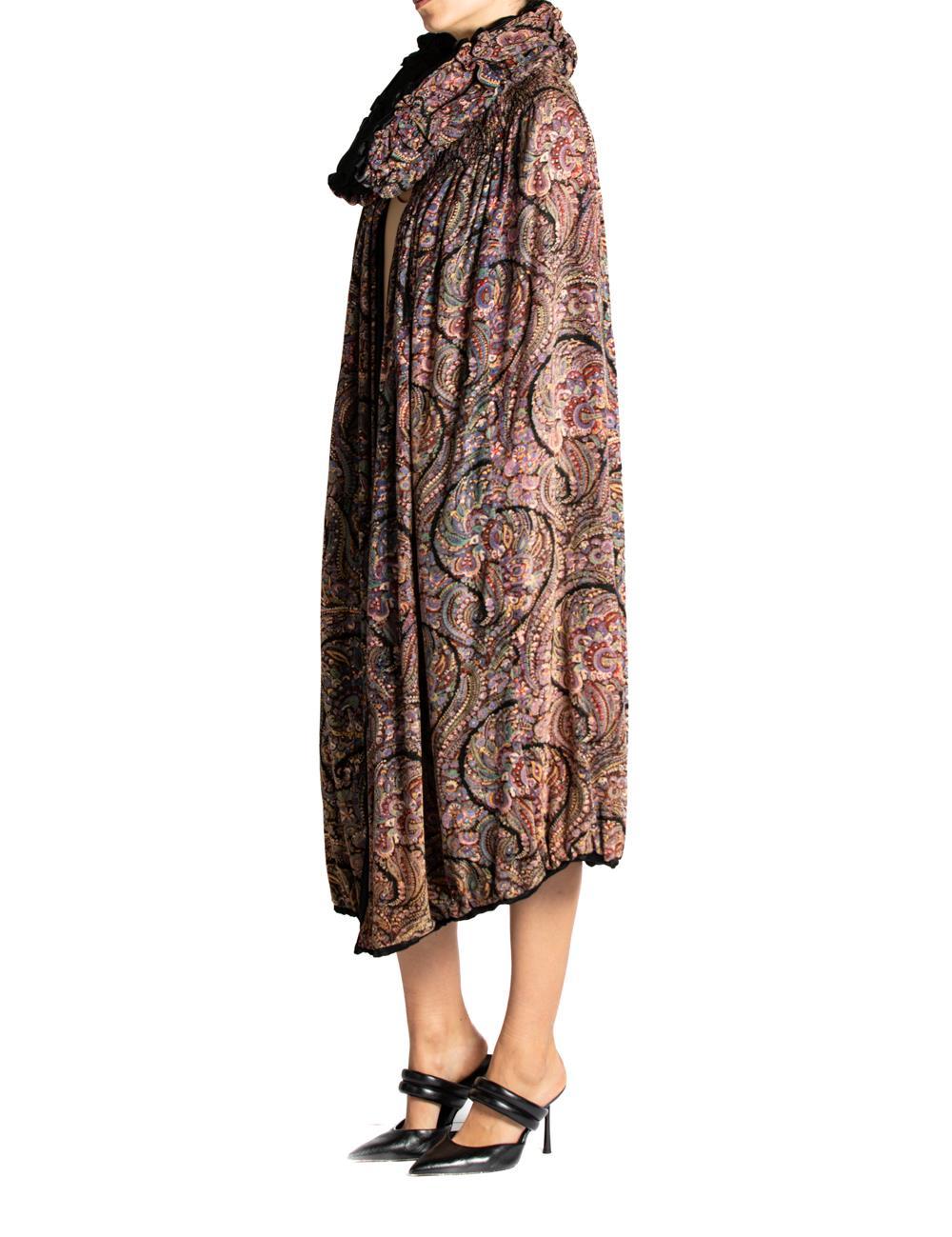 1920S Lila & Schwarz Paisley Seide Samt Satin Reversible Abend Cape im Zustand „Hervorragend“ im Angebot in New York, NY