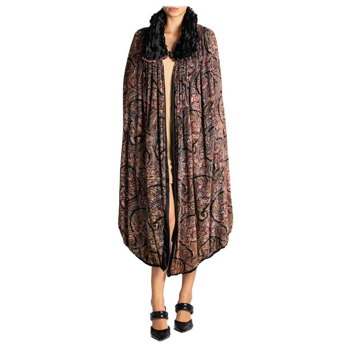 1920S Púrpura y Negro Paisley Seda Terciopelo Satén Reversible Capa de noche