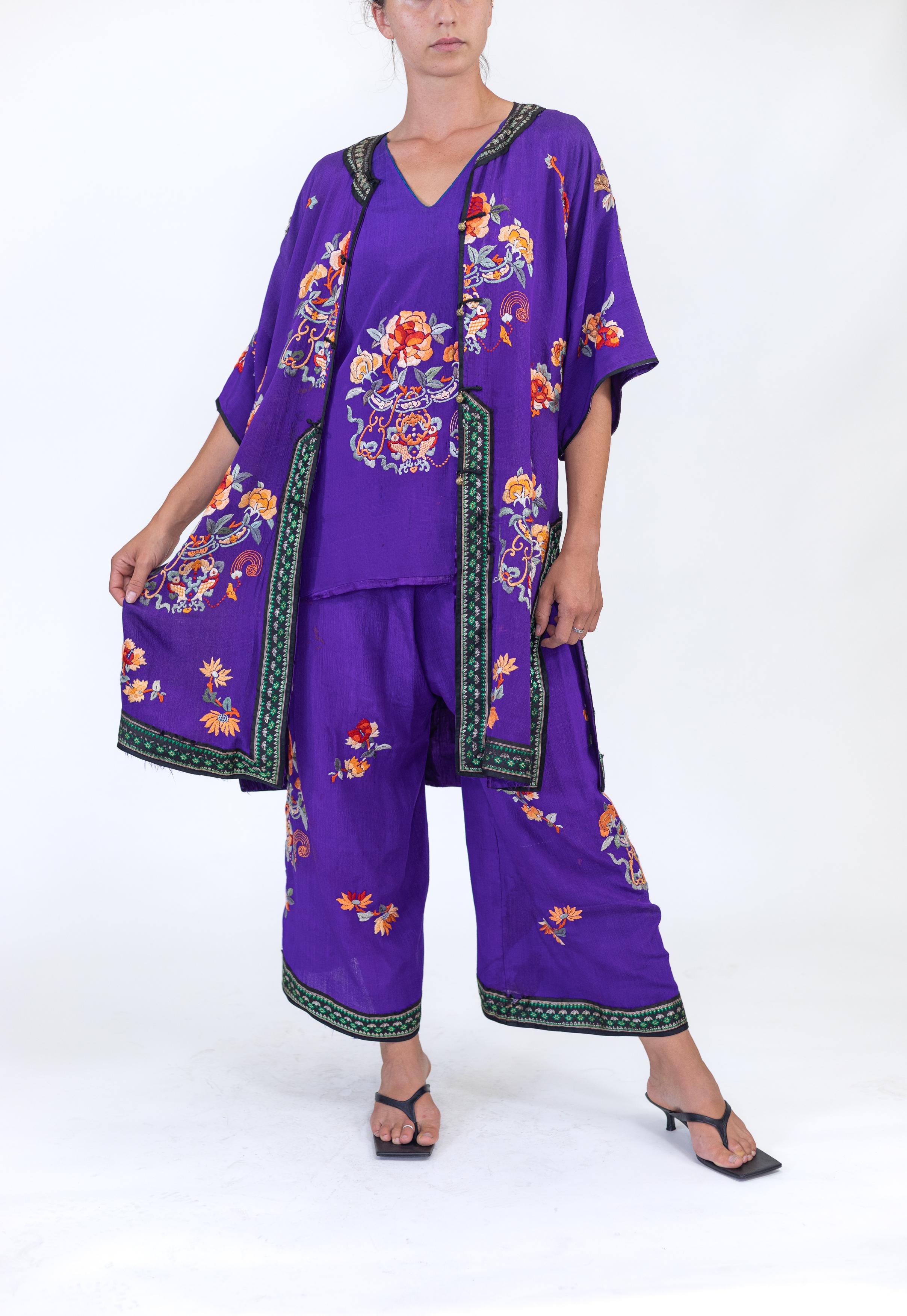 1920S Purple Hand Embroidered Silk 3-Piece Chinese Lounge Pajamas For Sale 5