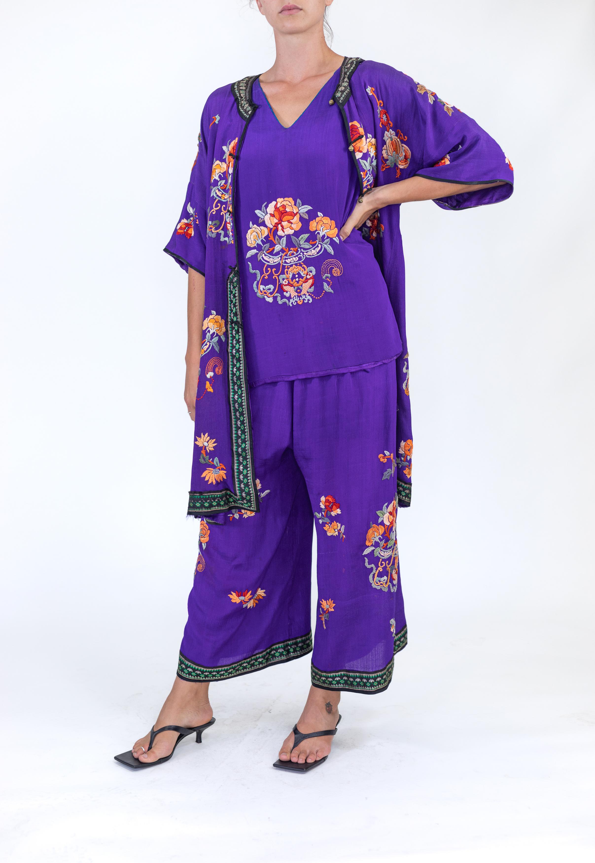 1920S Purple Hand Embroidered Silk 3-Piece Chinese Lounge Pajamas For Sale 1