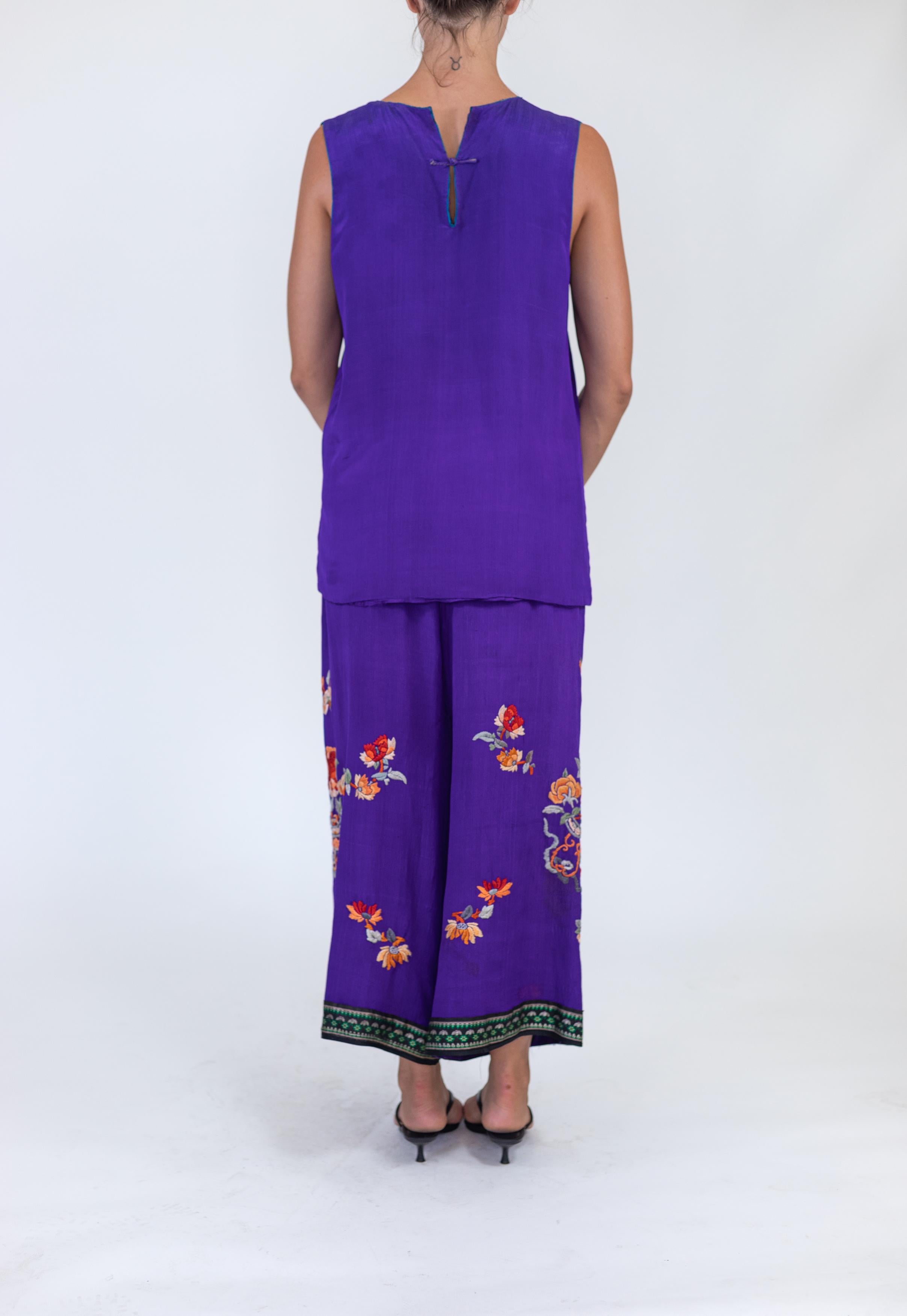 1920S Purple Hand Embroidered Silk 3-Piece Chinese Lounge Pajamas For Sale 2