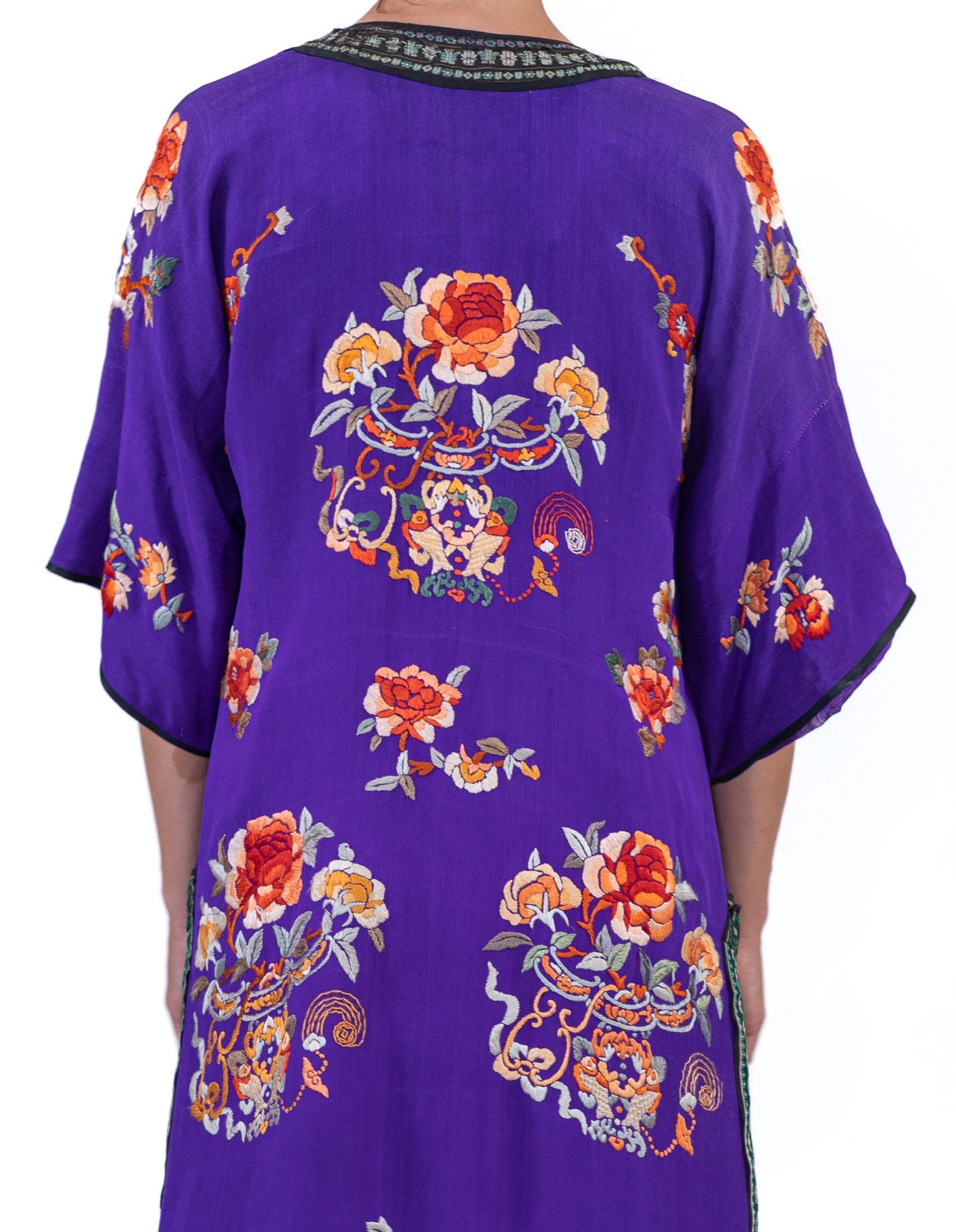 1920S Purple Hand Embroidered Silk 3-Piece Chinese Lounge Pajamas For Sale 3