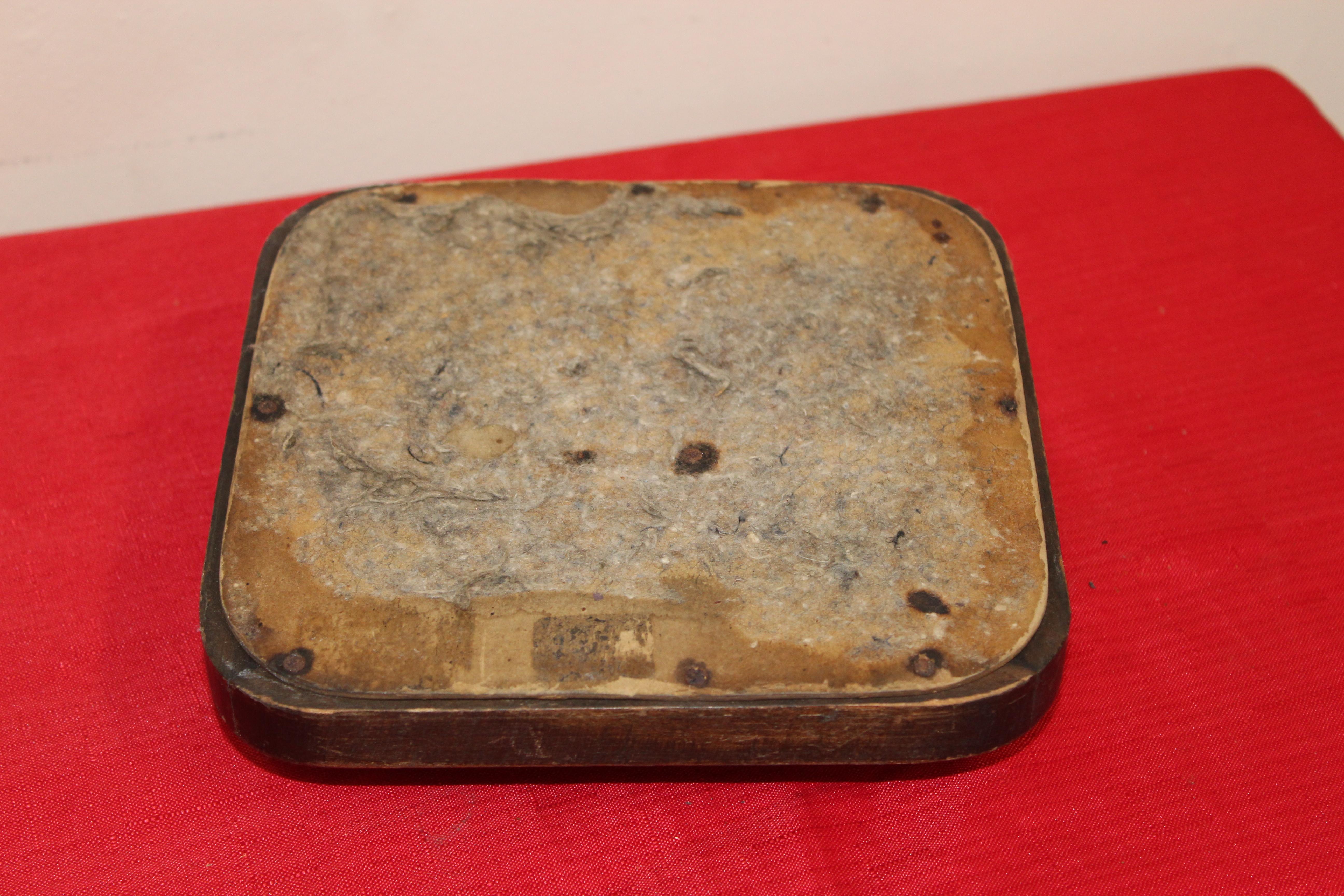 1920s Raleigh Cigarette Paper Weight or Coin Tray For Sale 5