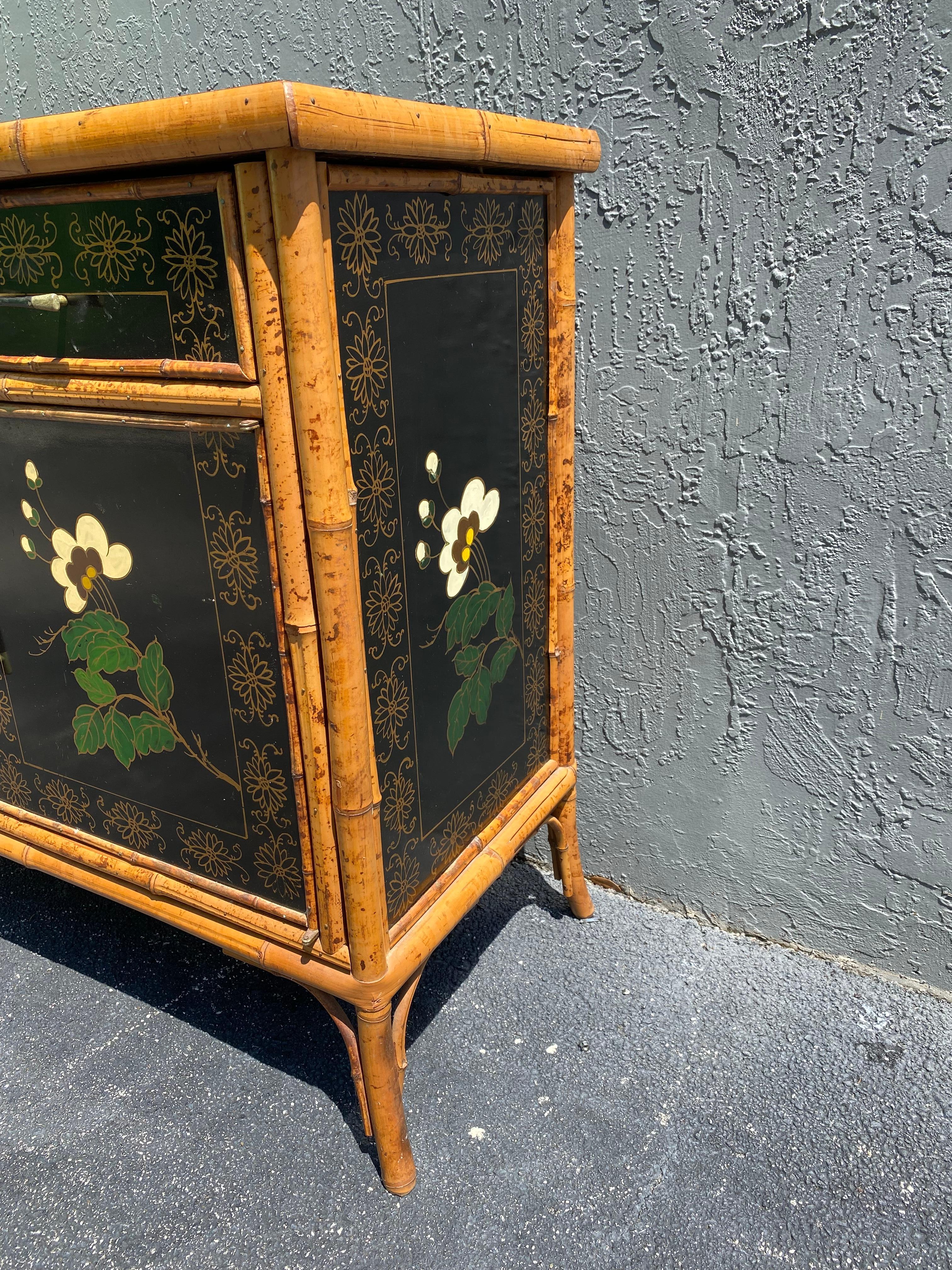 1920s Rattan Chinoiserie Hand Painted Cabinet Mini Sideboard For Sale 4