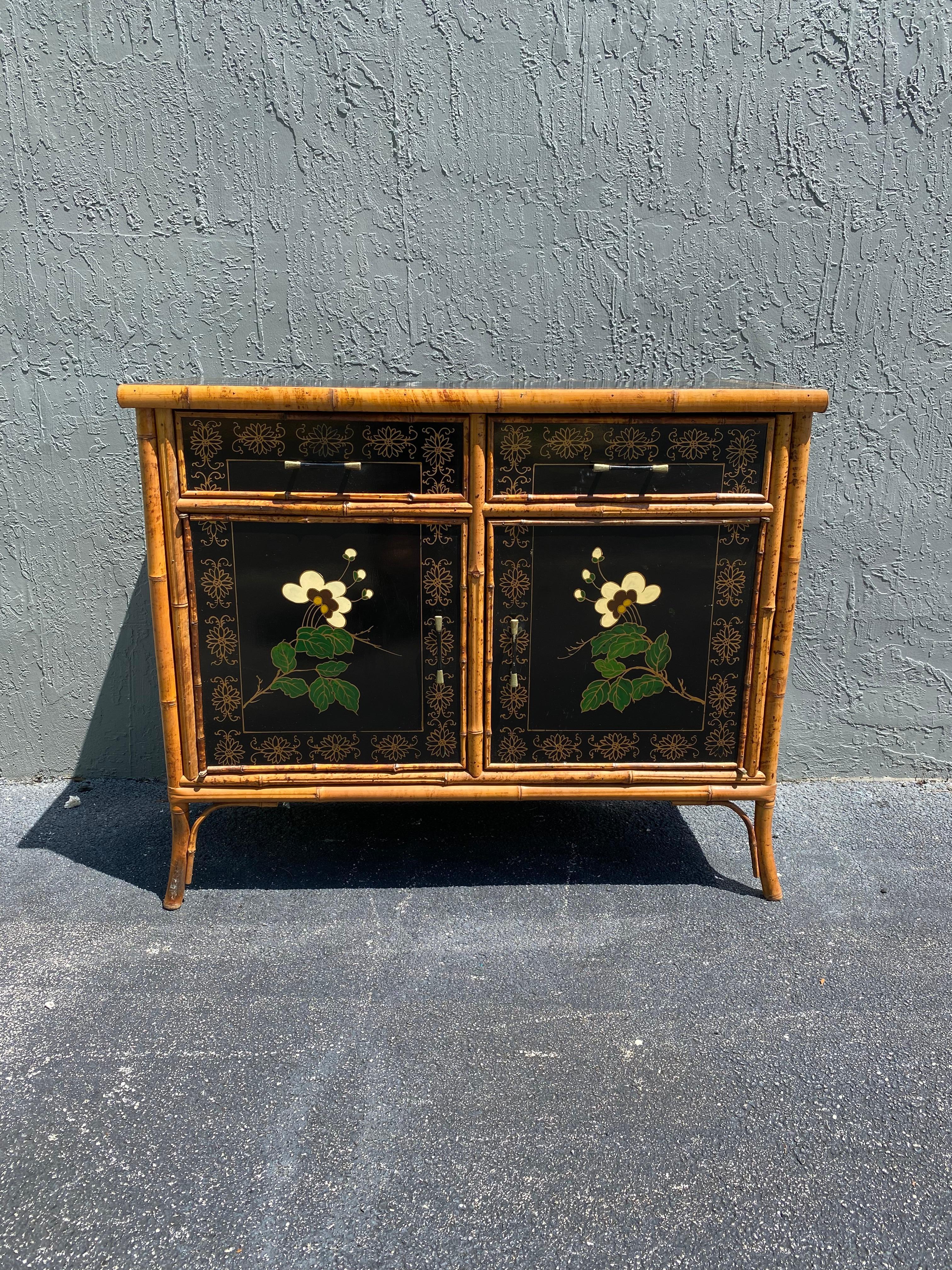 On offer on this occasion is one of the most stunning, cabinet you could hope to find. This is an ultra-rare opportunity to acquire what is, unequivocally, the best of the best, it being a most spectacular and beautifully-presented hand painted