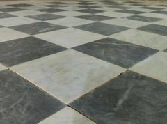 Piastrella per pavimento a scacchiera in marmo italiano Carrara Bianco e Nero recuperata negli anni '20