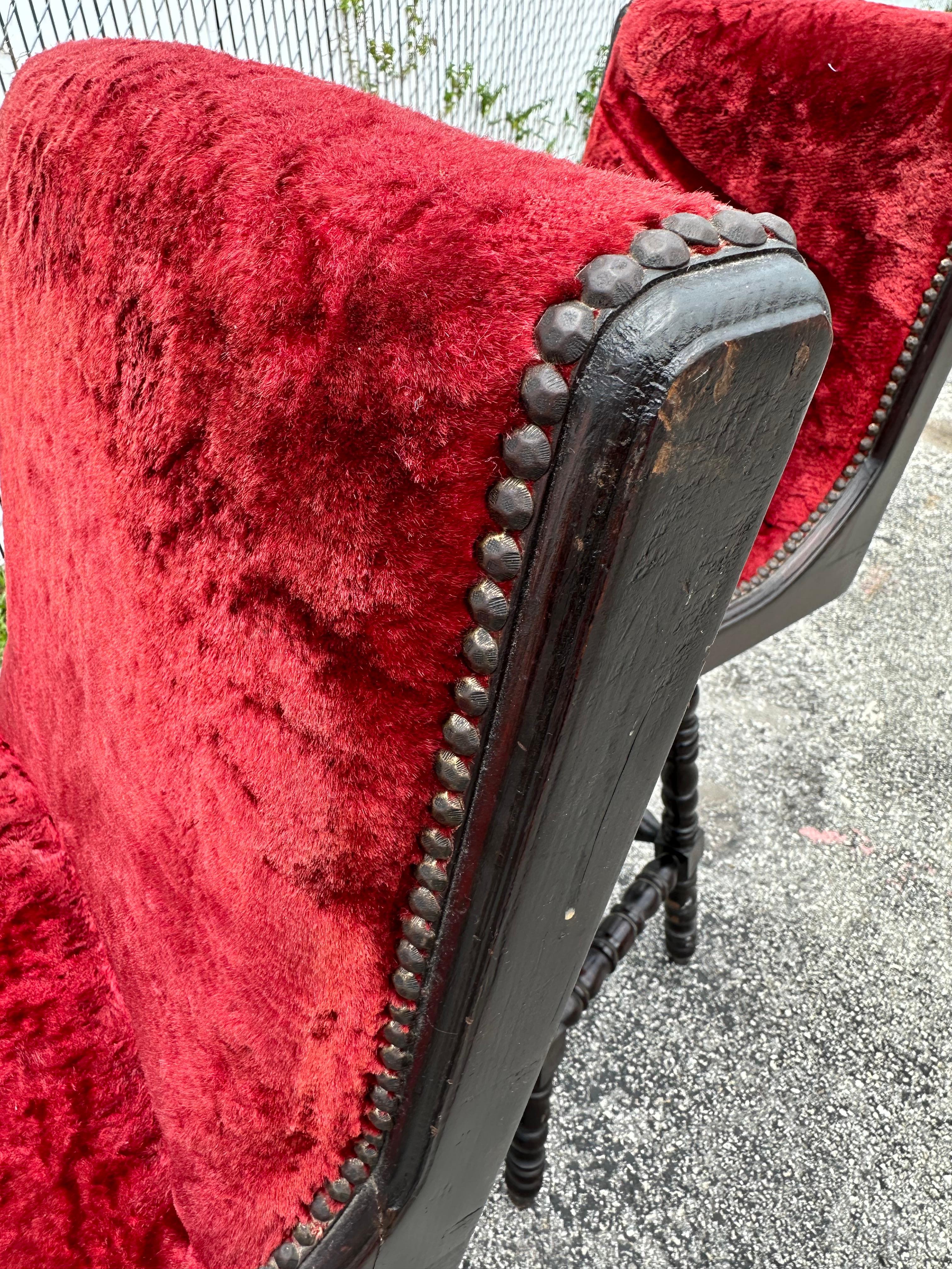 Tabourets pivotants de style Renaissance anglaise rouge des années 1920, lot de 3 en vente 4