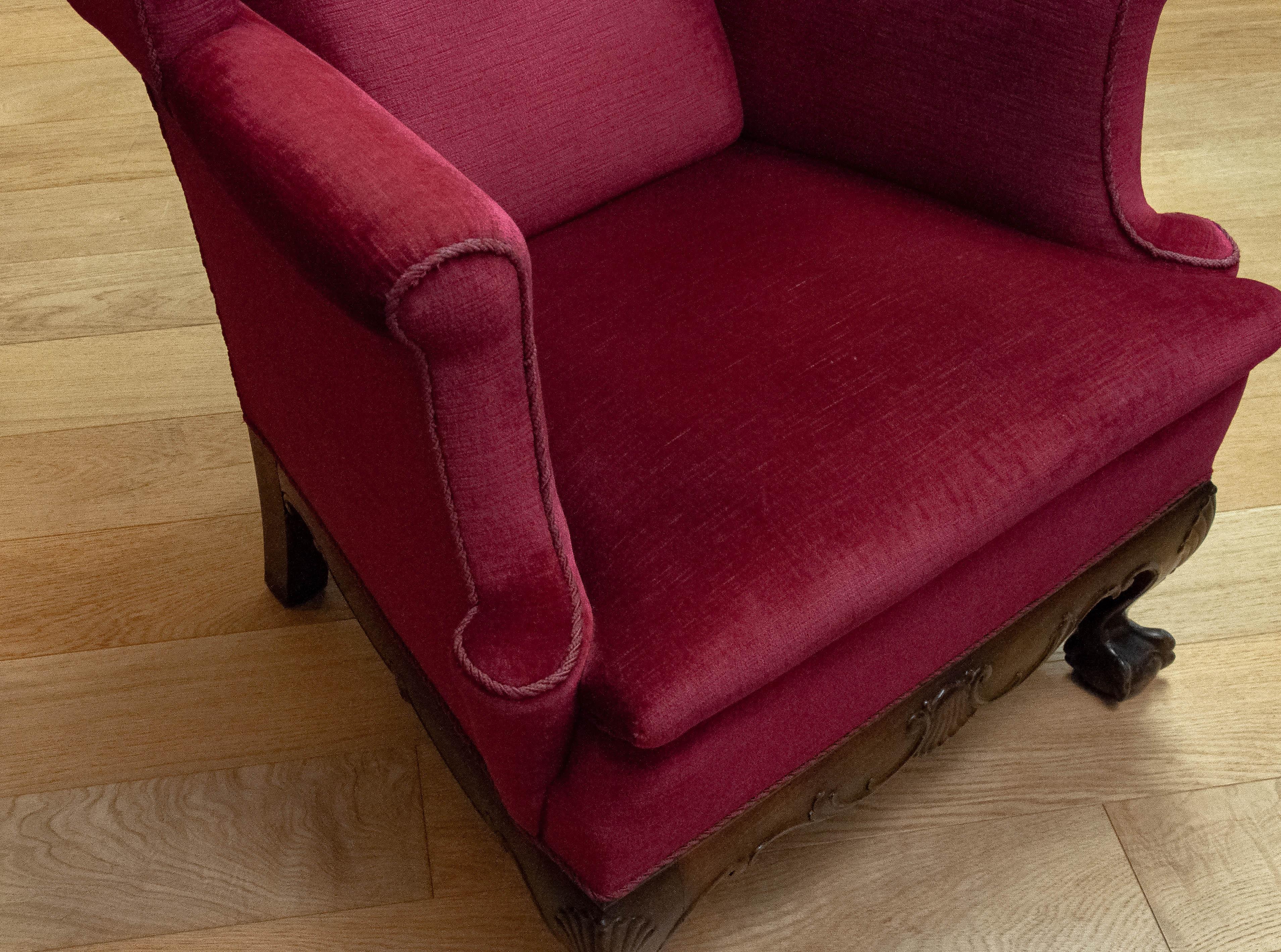 1920s Red Velvet Chippendale  / George Wingback Chair With Claw And Ball Feet For Sale 6