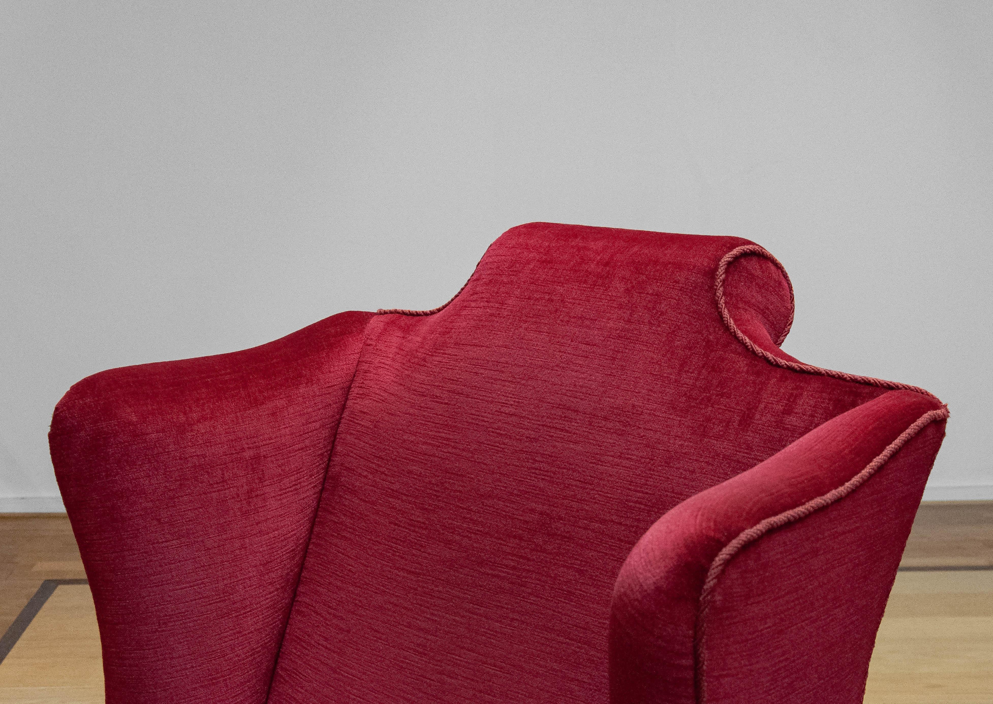 1920s Red Velvet Chippendale  / George Wingback Chair With Claw And Ball Feet For Sale 8