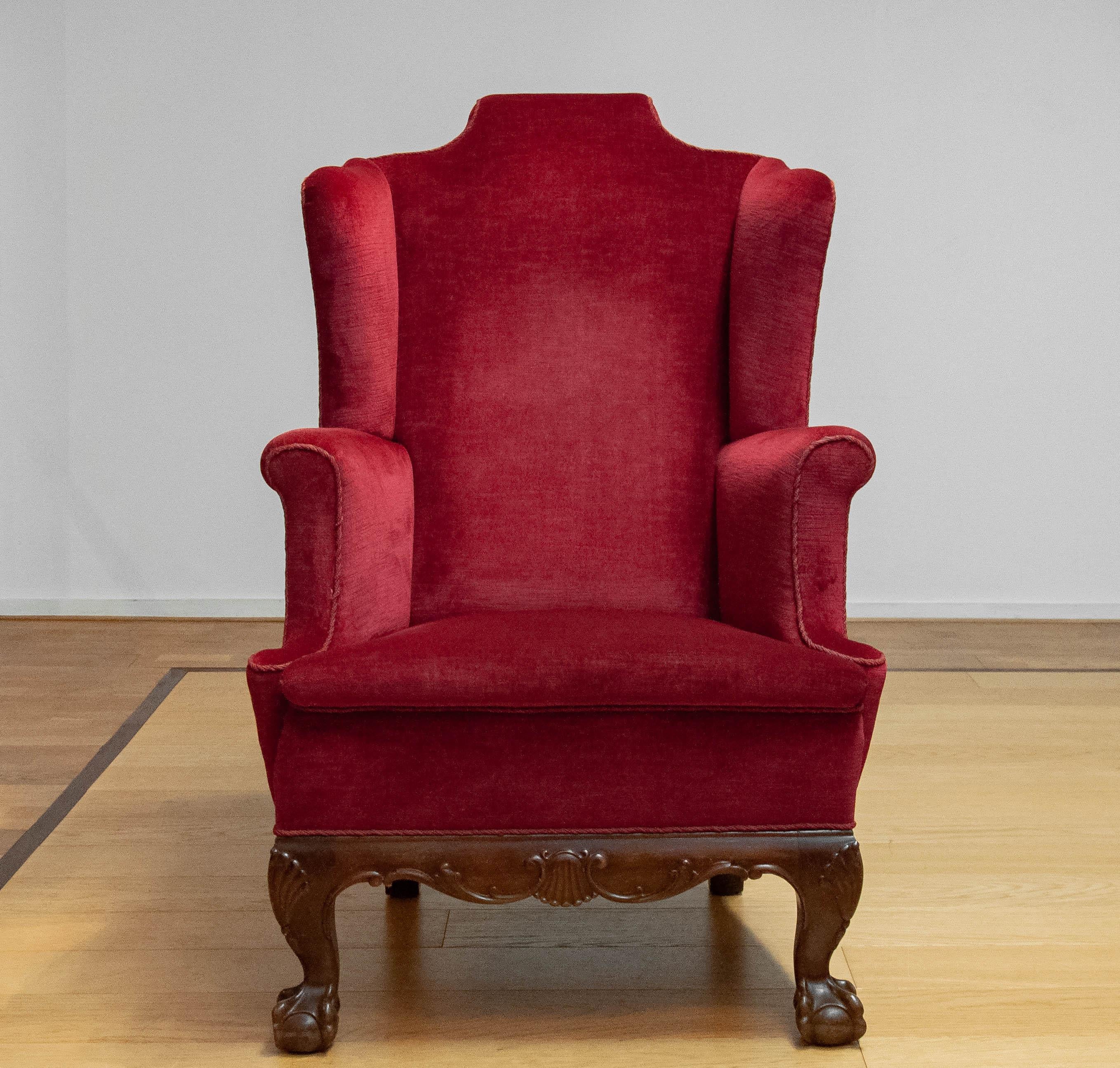 1920s Red Velvet Chippendale  / George Wingback Chair With Claw And Ball Feet In Good Condition For Sale In Silvolde, Gelderland