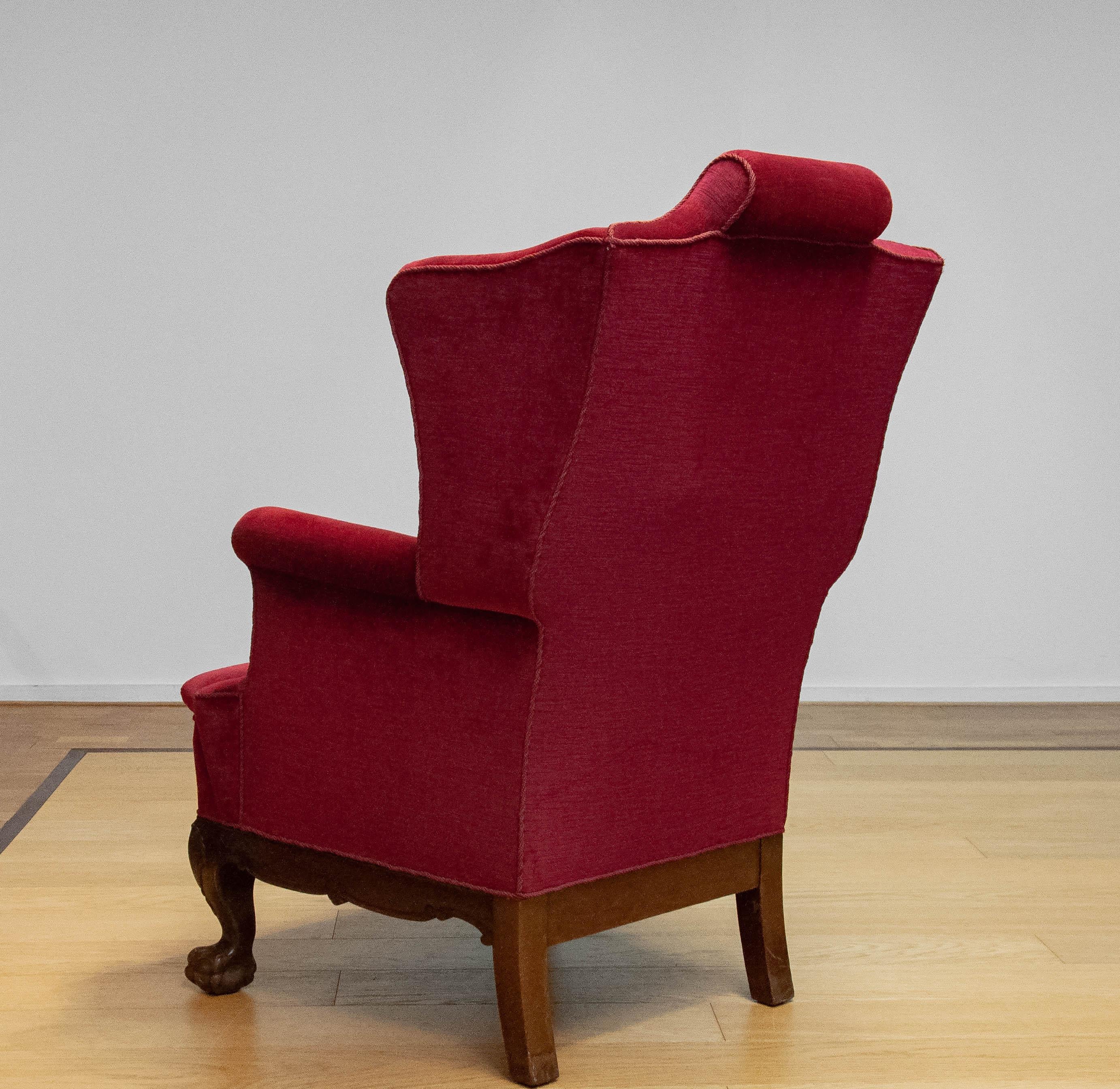 1920s Red Velvet Chippendale  / George Wingback Chair With Claw And Ball Feet For Sale 1