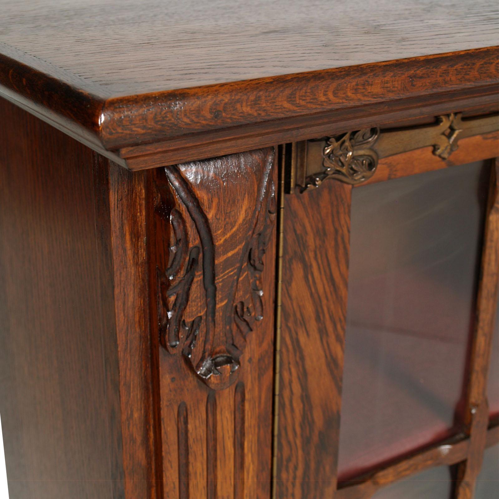 20th Century 1920s Renaissance Spanish Credenza with Display Cabinet Sideboard in Carved Oak 