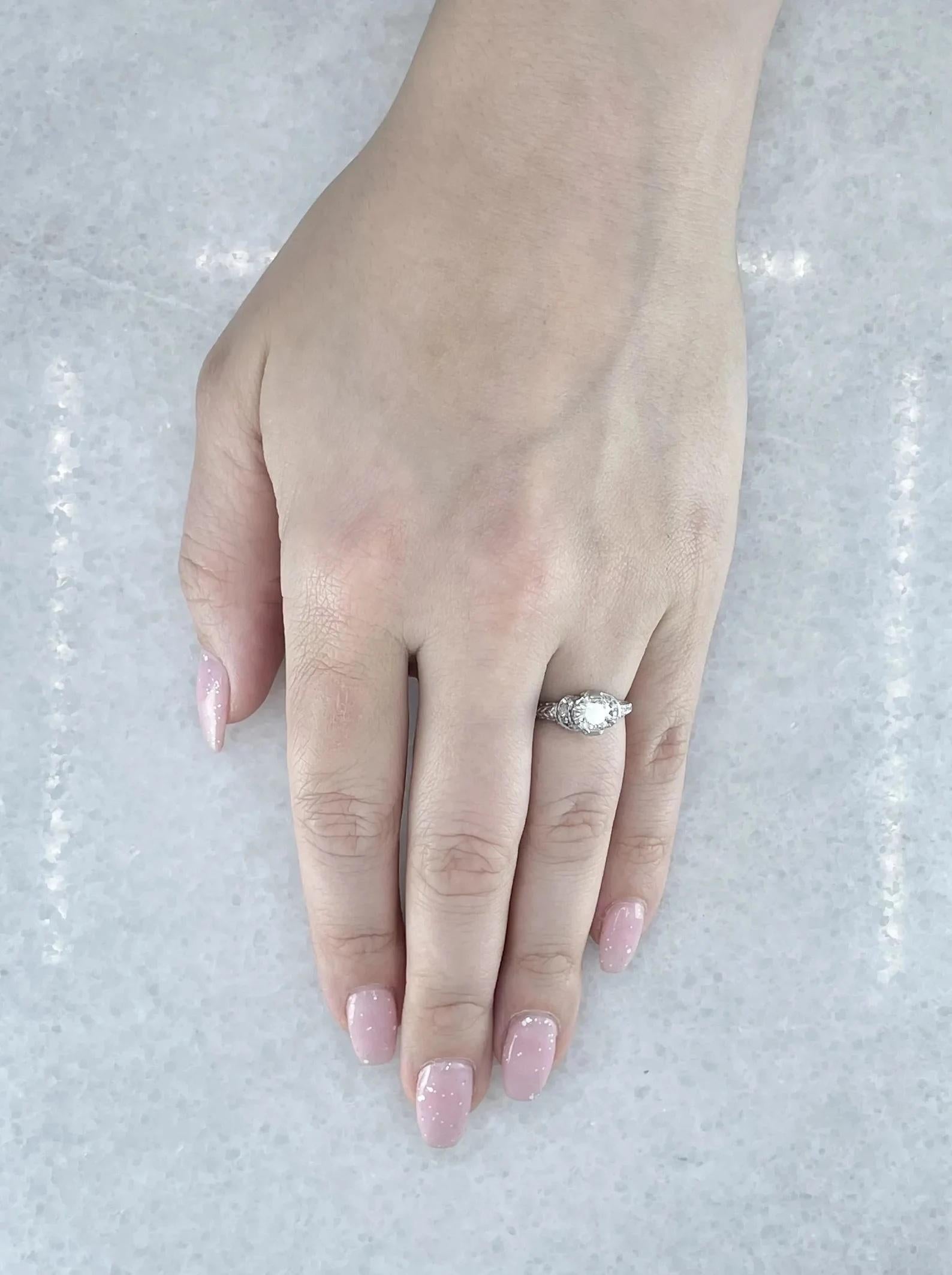 SALE! 1920er Jahre Verlobungsring aus Platin mit Schleifenmotiv Art Deco 0,76 Karat Diamant im Zustand „Gut“ in Boston, MA
