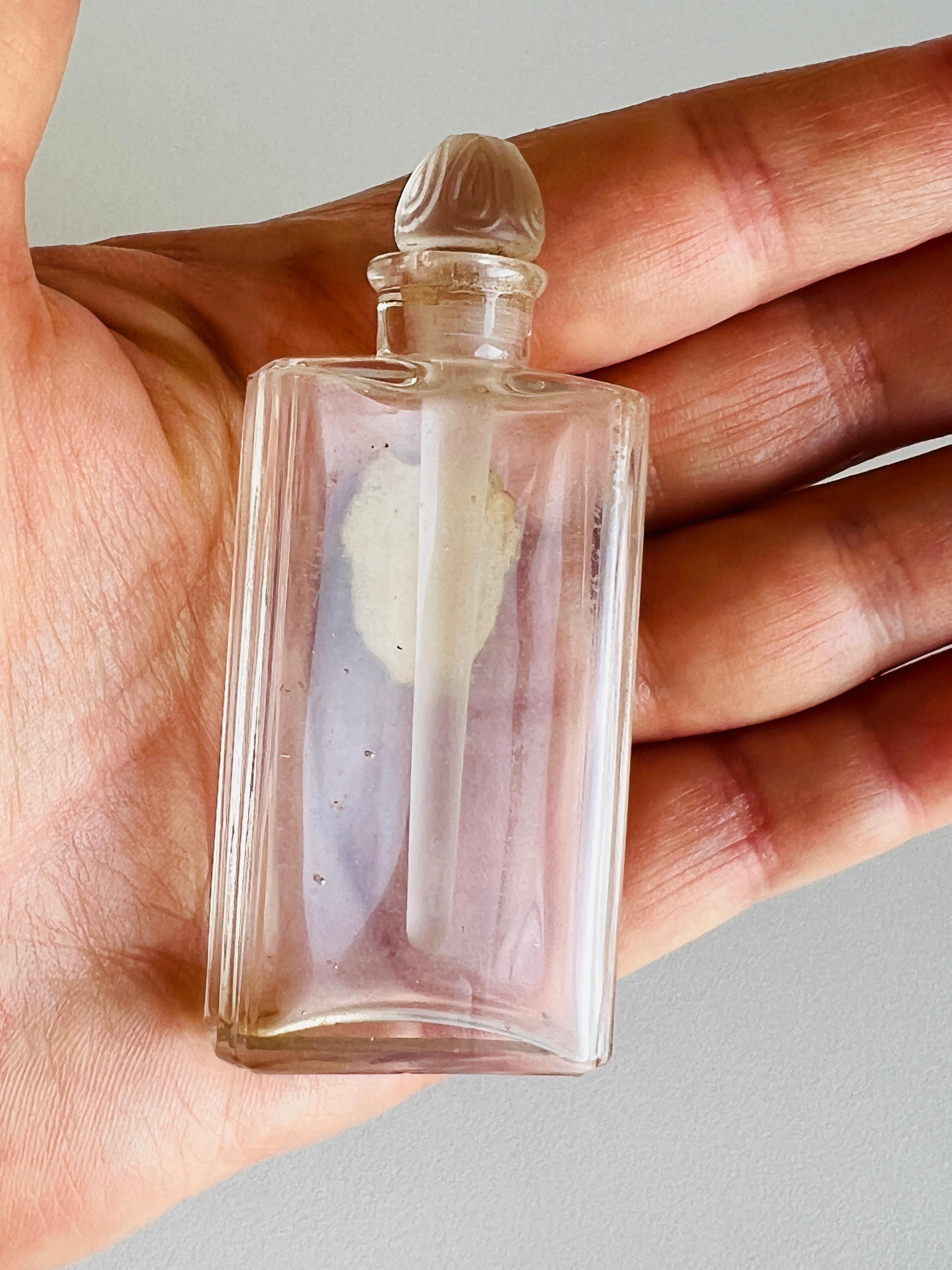 Art Nouveau 1920s Richard Hudnut Dubarry Perfume Bottle Glass Dauber Moulded Frosted Stopper For Sale