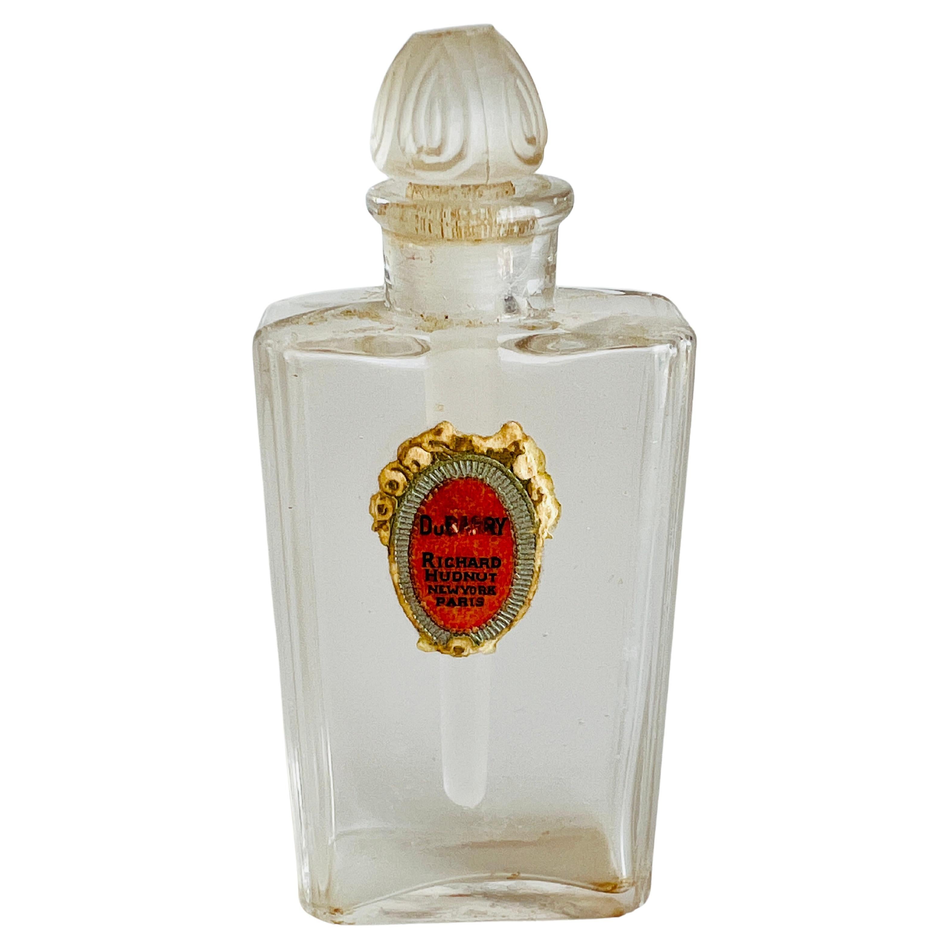 Bouteille de parfum Richard Hudnut Dubarry des années 1920 Bouchon en verre moulé et givré en vente